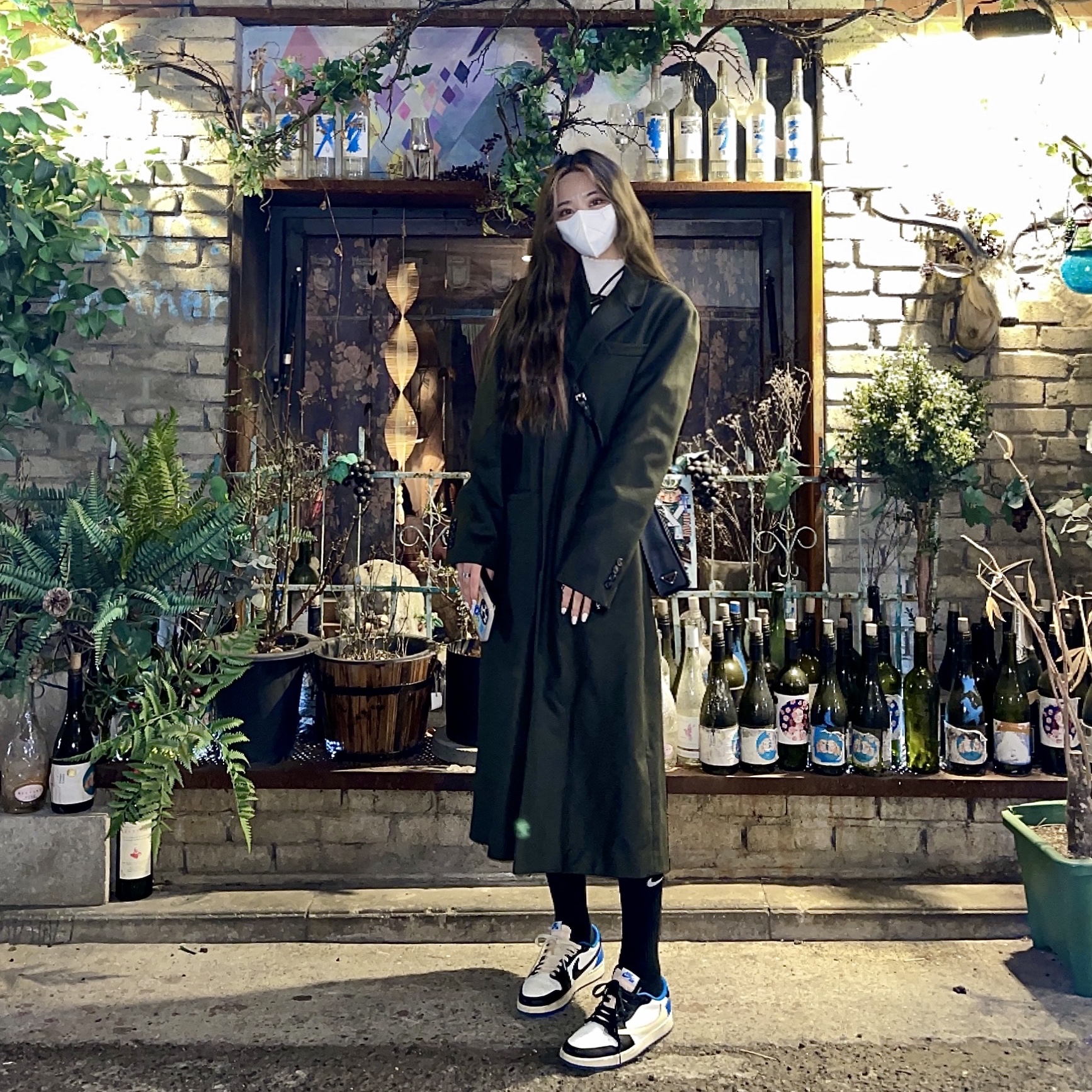 Jordan 1 x Travis Scott x Fragment Retro Low OG SP Military Blue, Prada Saffiano Leather Bolo Tie Black 착용 스타일 - 2