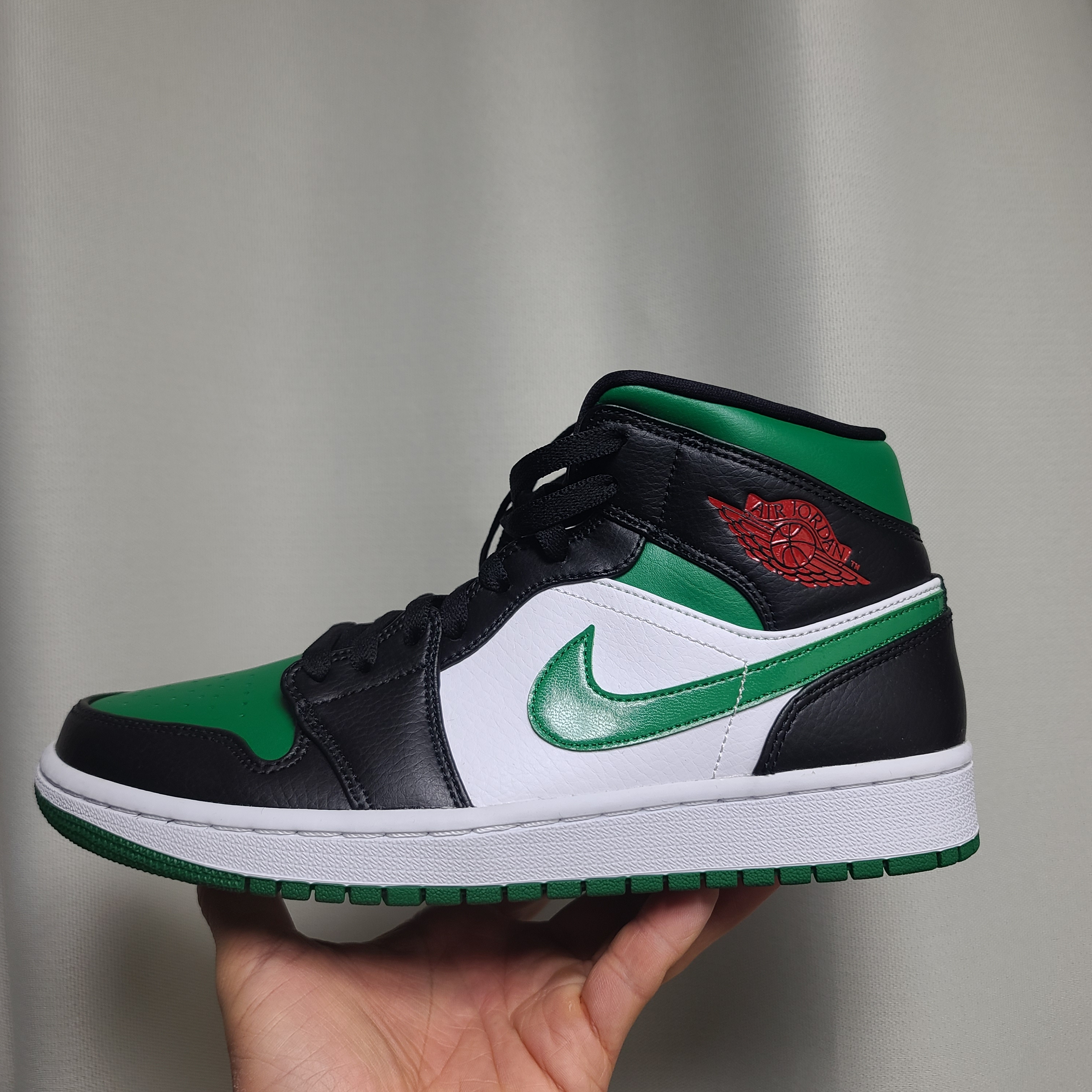 Jordan 1 Mid Green Toe 착용 스타일