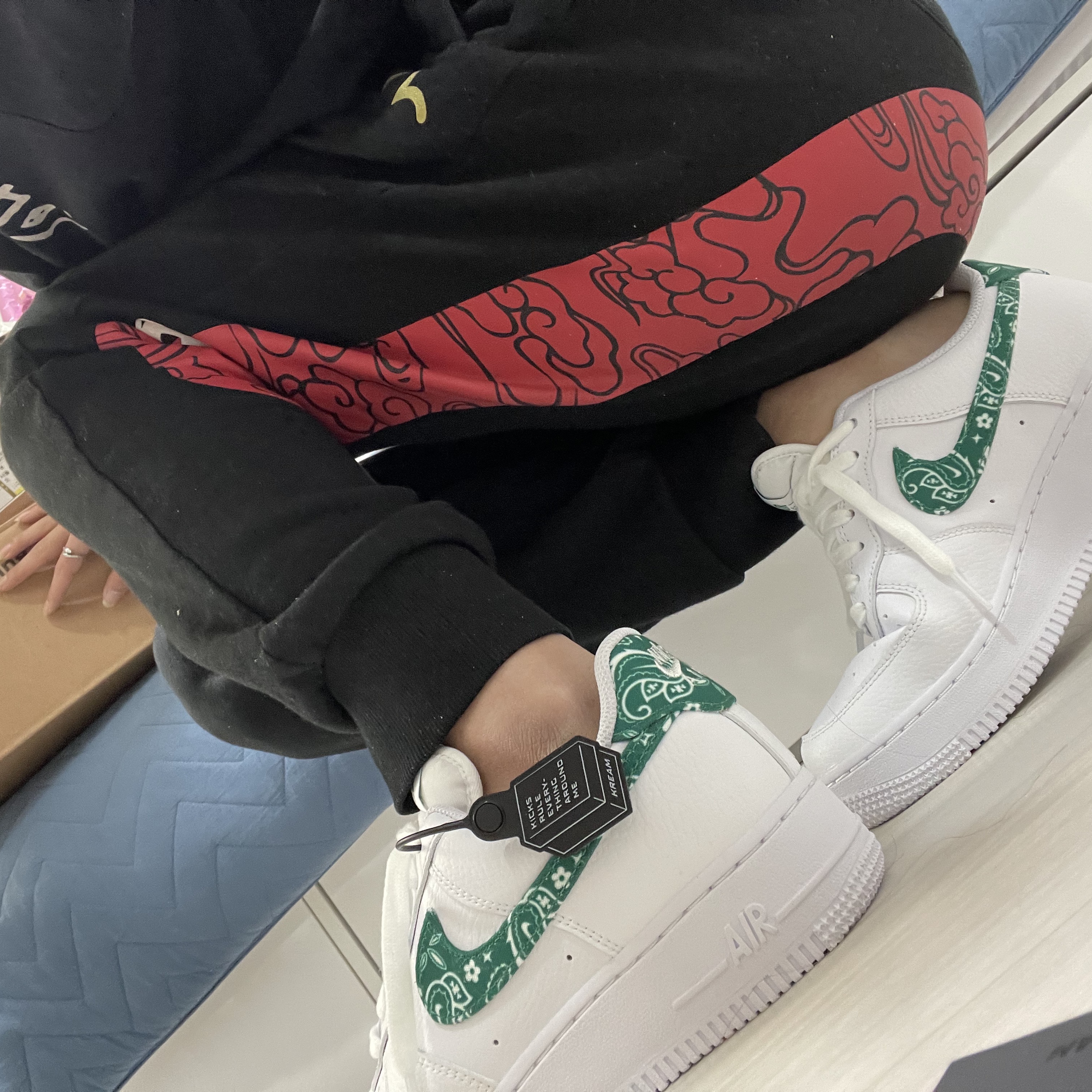 (W) Nike Air Force 1 '07 Essential Paisley Swoosh White Malachite 착용 스타일