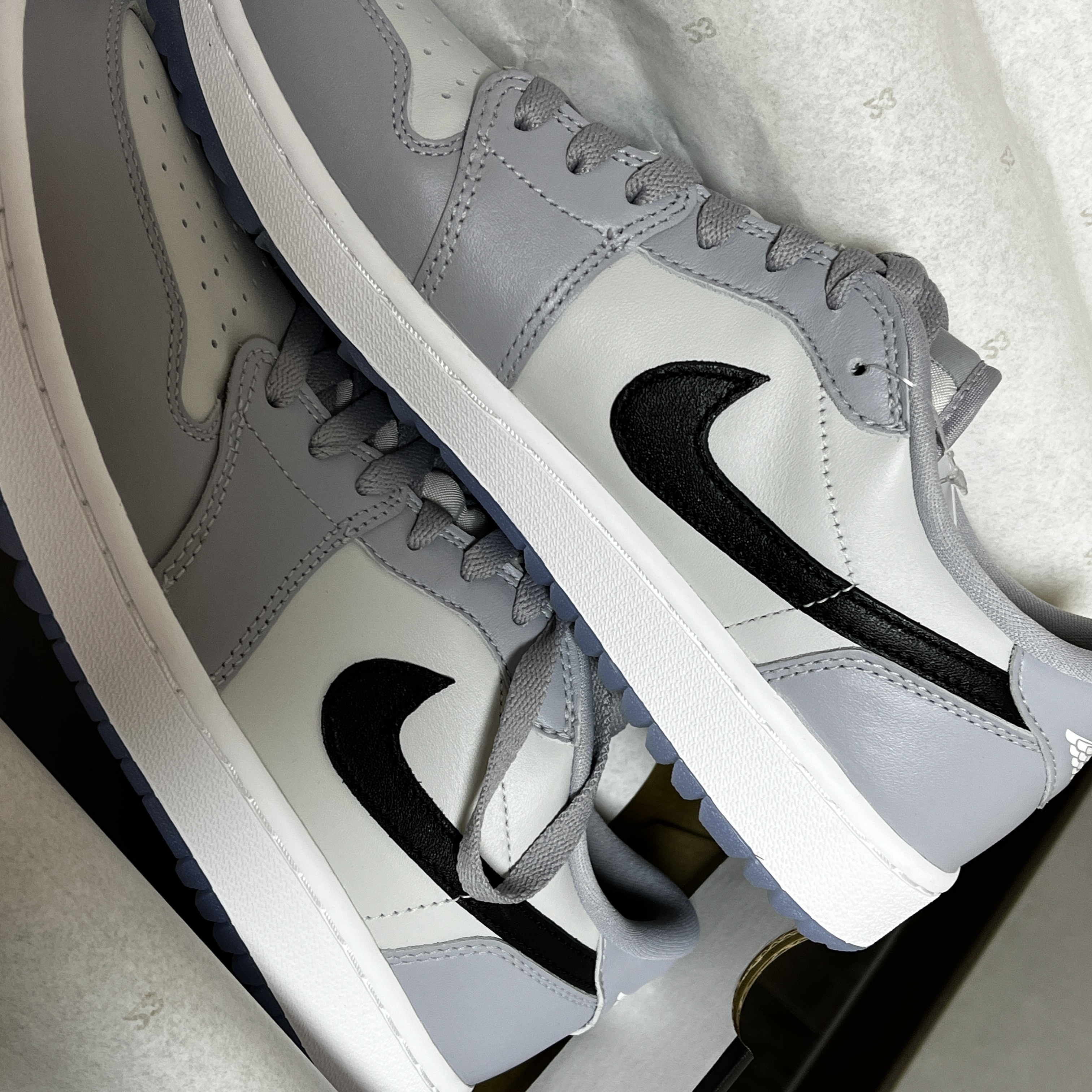 Jordan 1 Low Golf Wolf Grey 착용 스타일 - 2