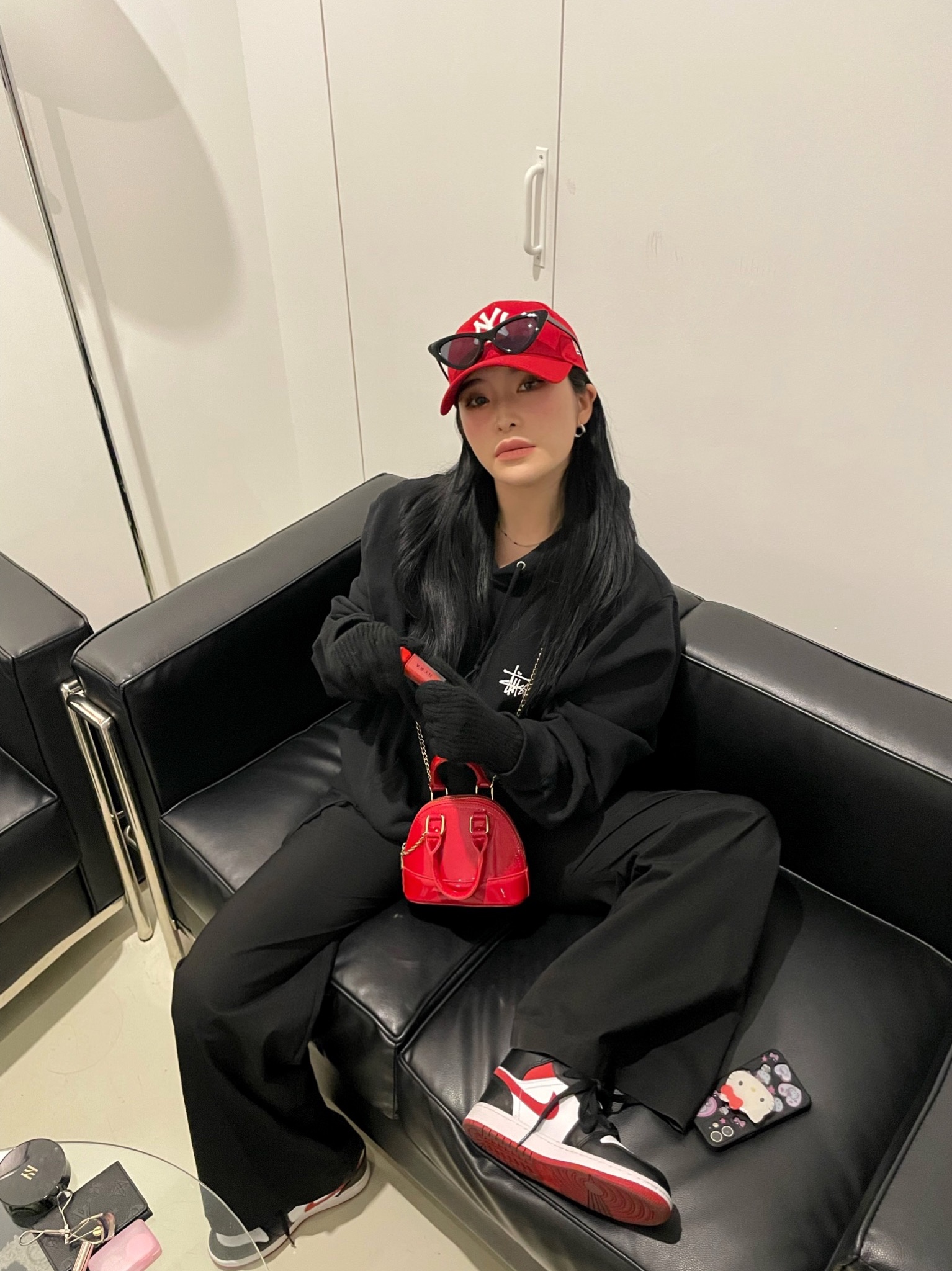 Jordan 1 Mid Gym Red Black White 착용 스타일 - 4