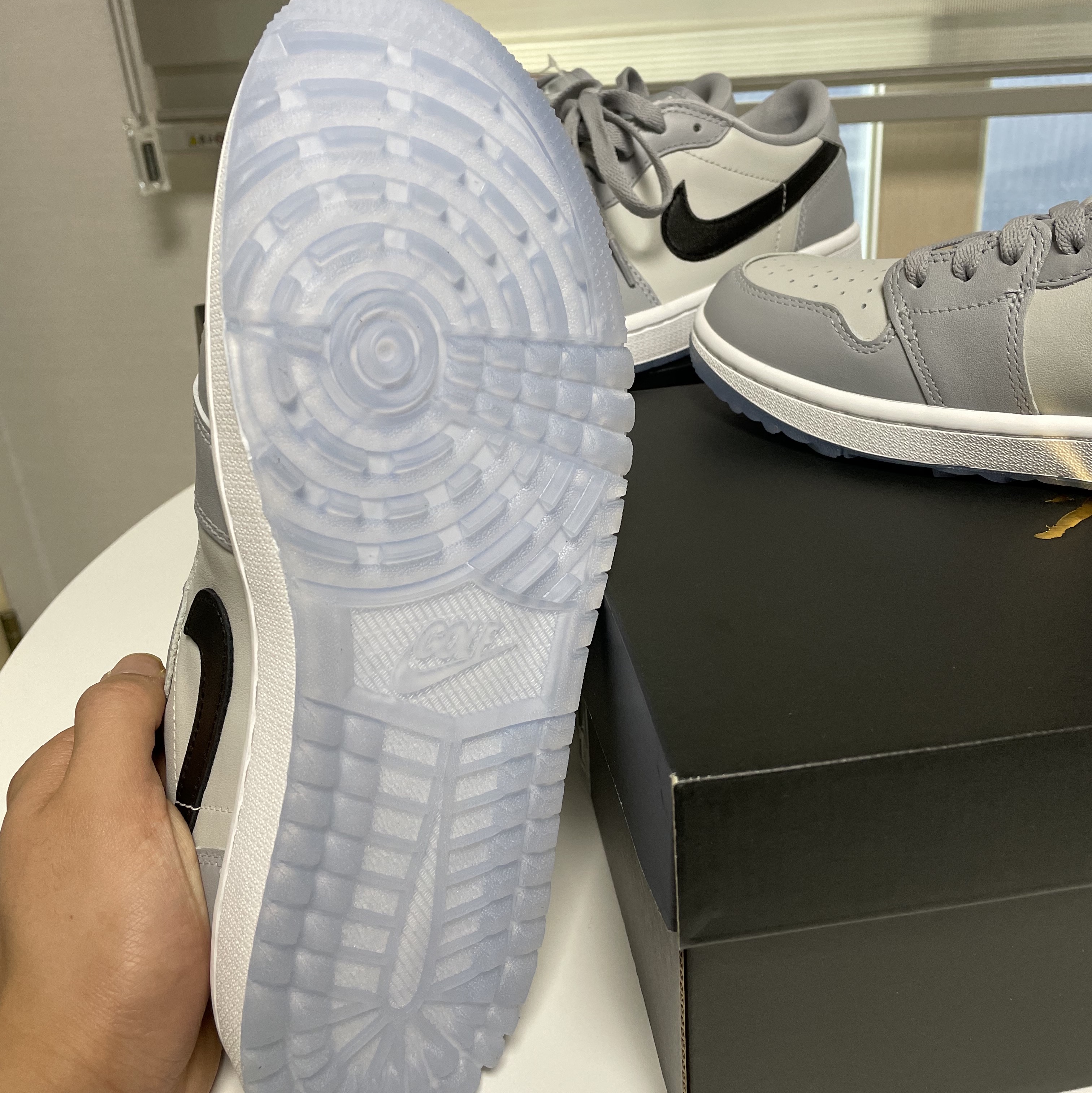 Jordan 1 Low Golf Wolf Grey 착용 스타일 - 2