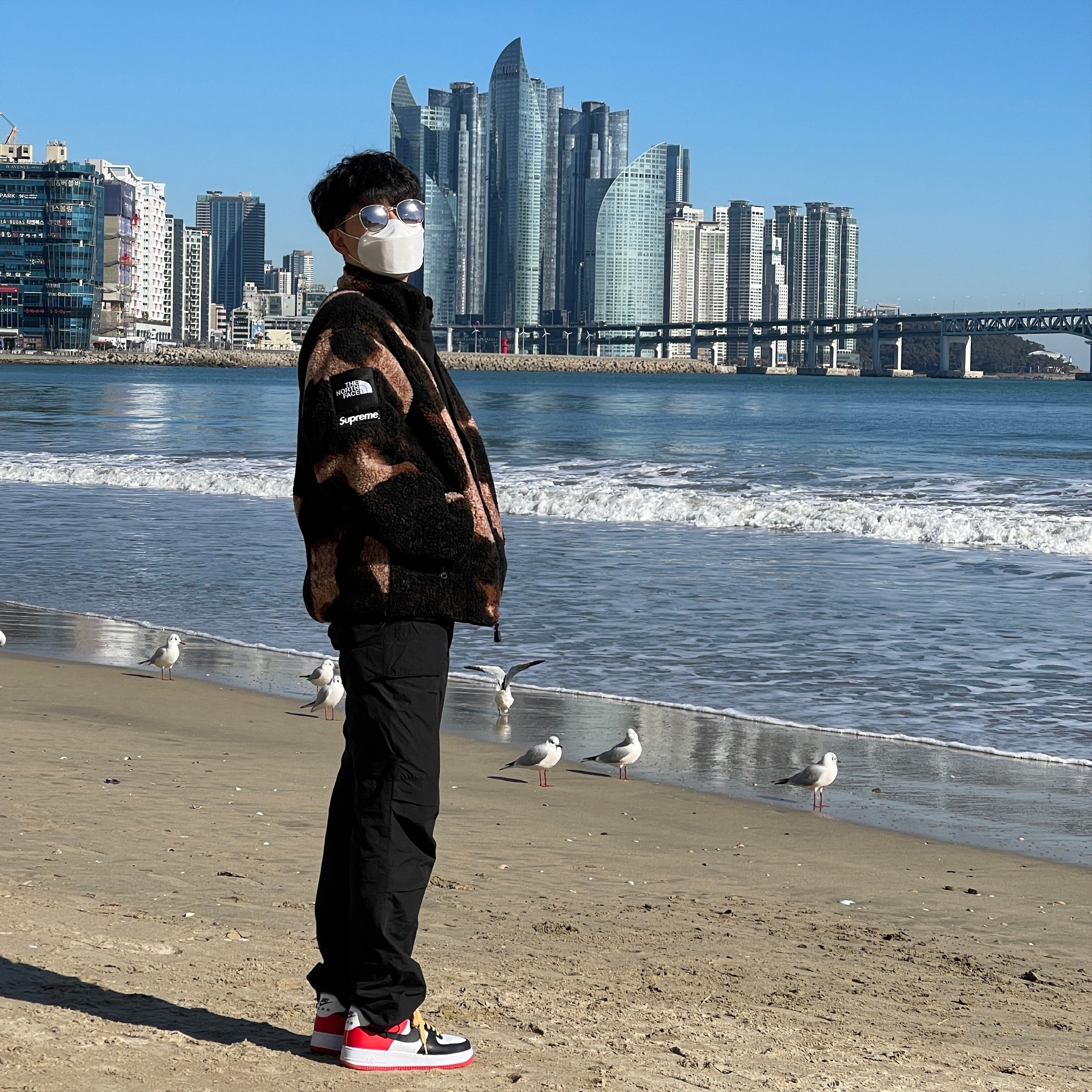 Supreme x The North Face Bleached Denim Print Fleece Jacket Black - 21FW, (W) Nike Air Force 1 '07 Low White 착용 스타일 - 1