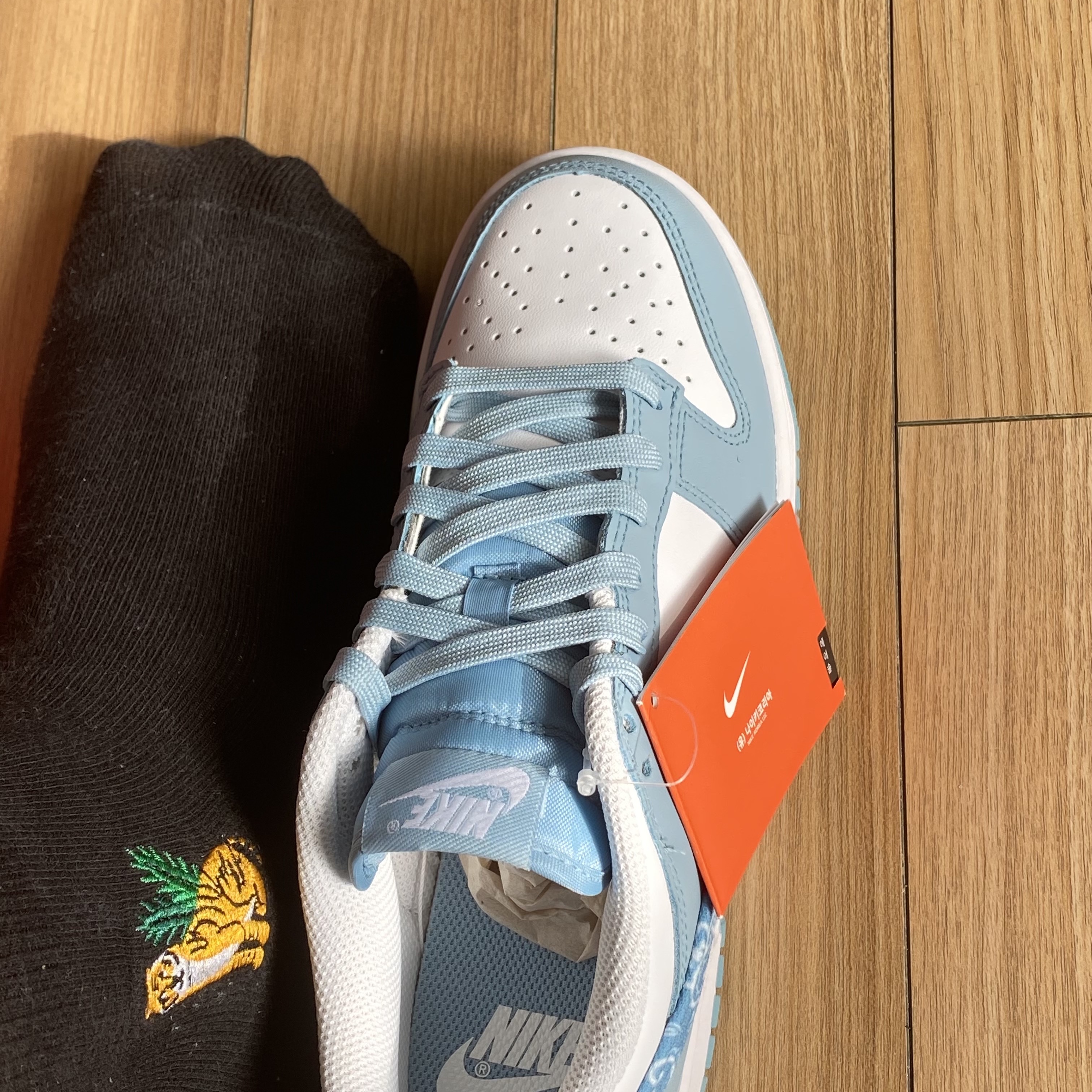 (W) Nike Dunk Low Essential Blue Paisley 착용 스타일 - 3