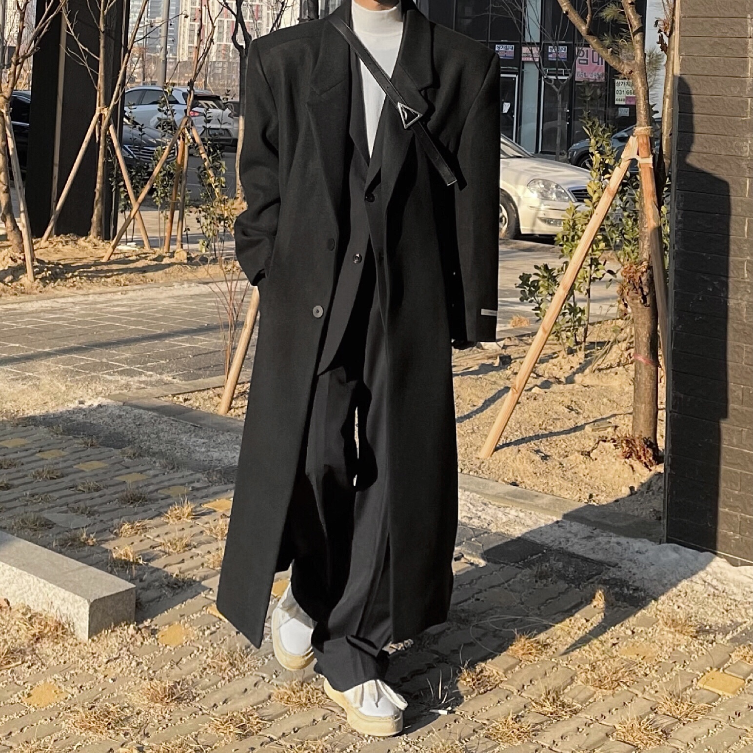 Maison Mihara Yasuhiro Baker OG Sole OD Canvas Low-top Sneakers White, Bottega Veneta Padded Leather Cassette Black 착용 스타일 - 3
