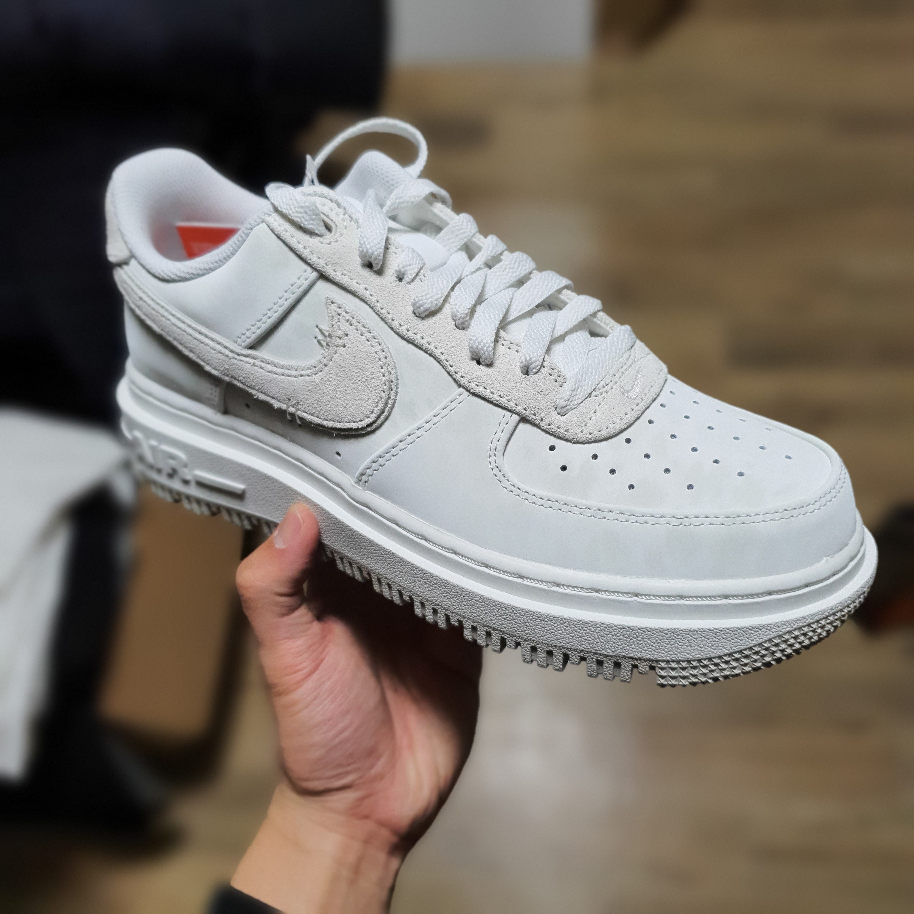 Nike Air Force 1 Luxe Summit White 착용 스타일 - 3