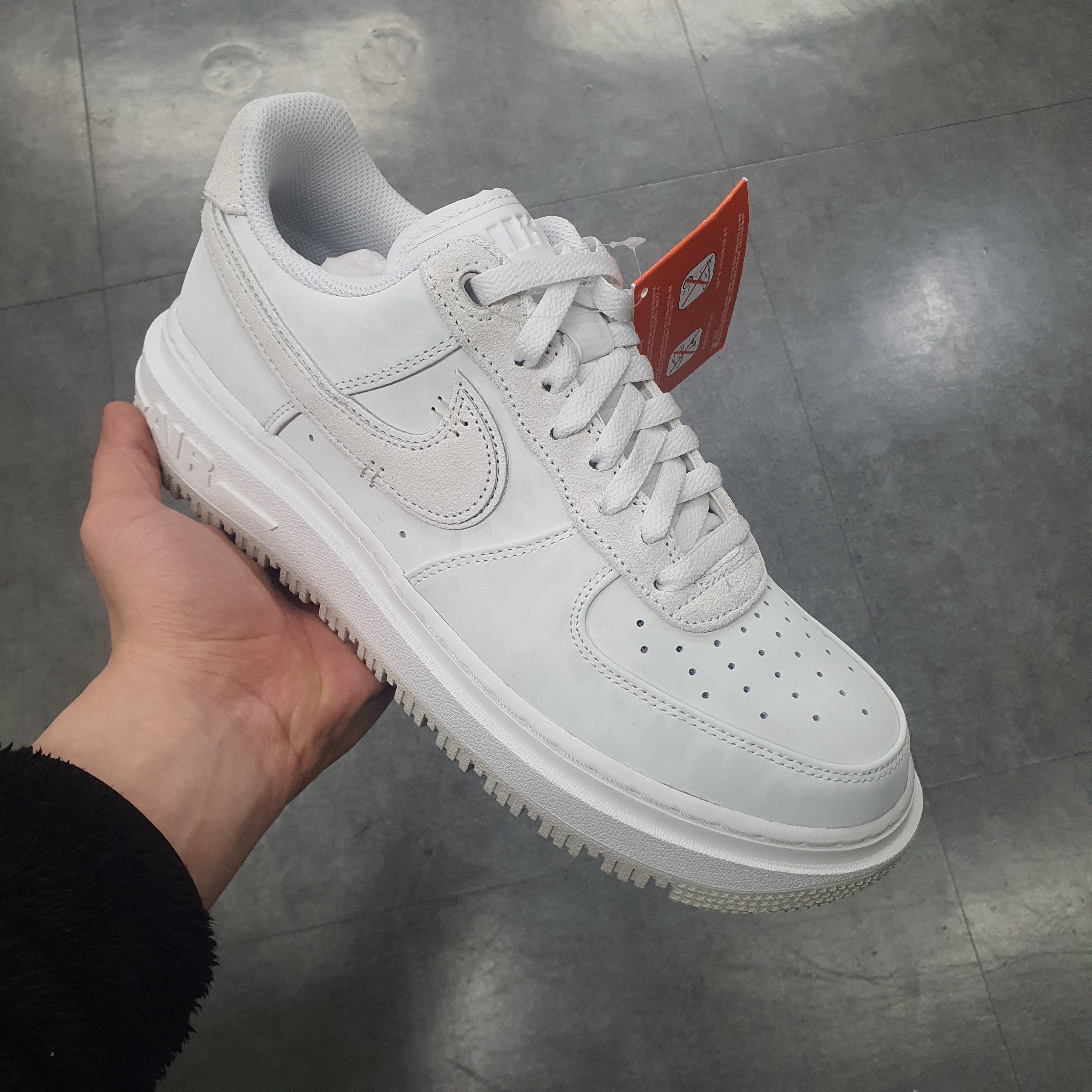 Nike Air Force 1 Luxe Summit White 착용 스타일