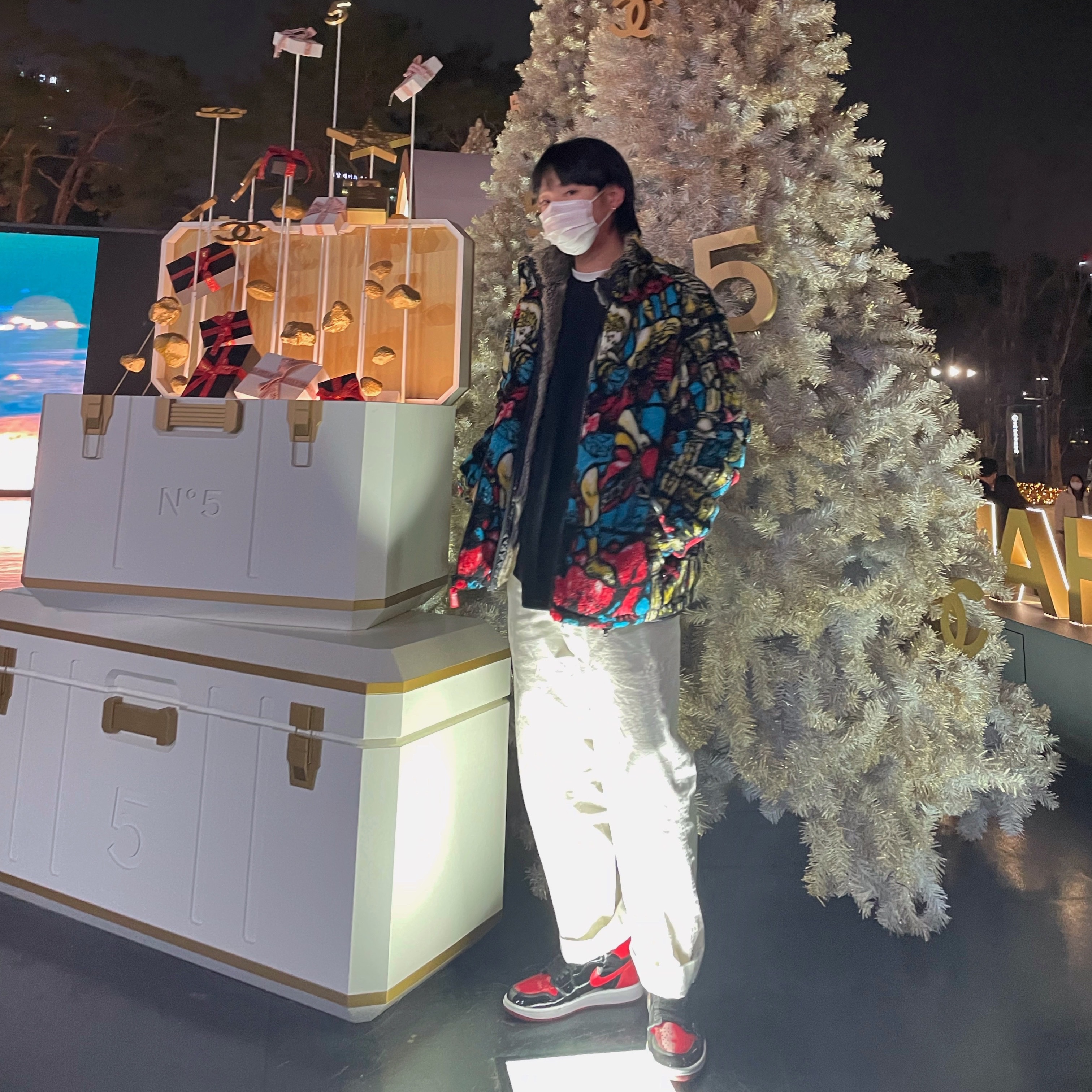 Jordan 1 Retro High OG Patent Bred, Supreme Saint Michael Fleece Jacket White - 21SS 착용 스타일 - 1
