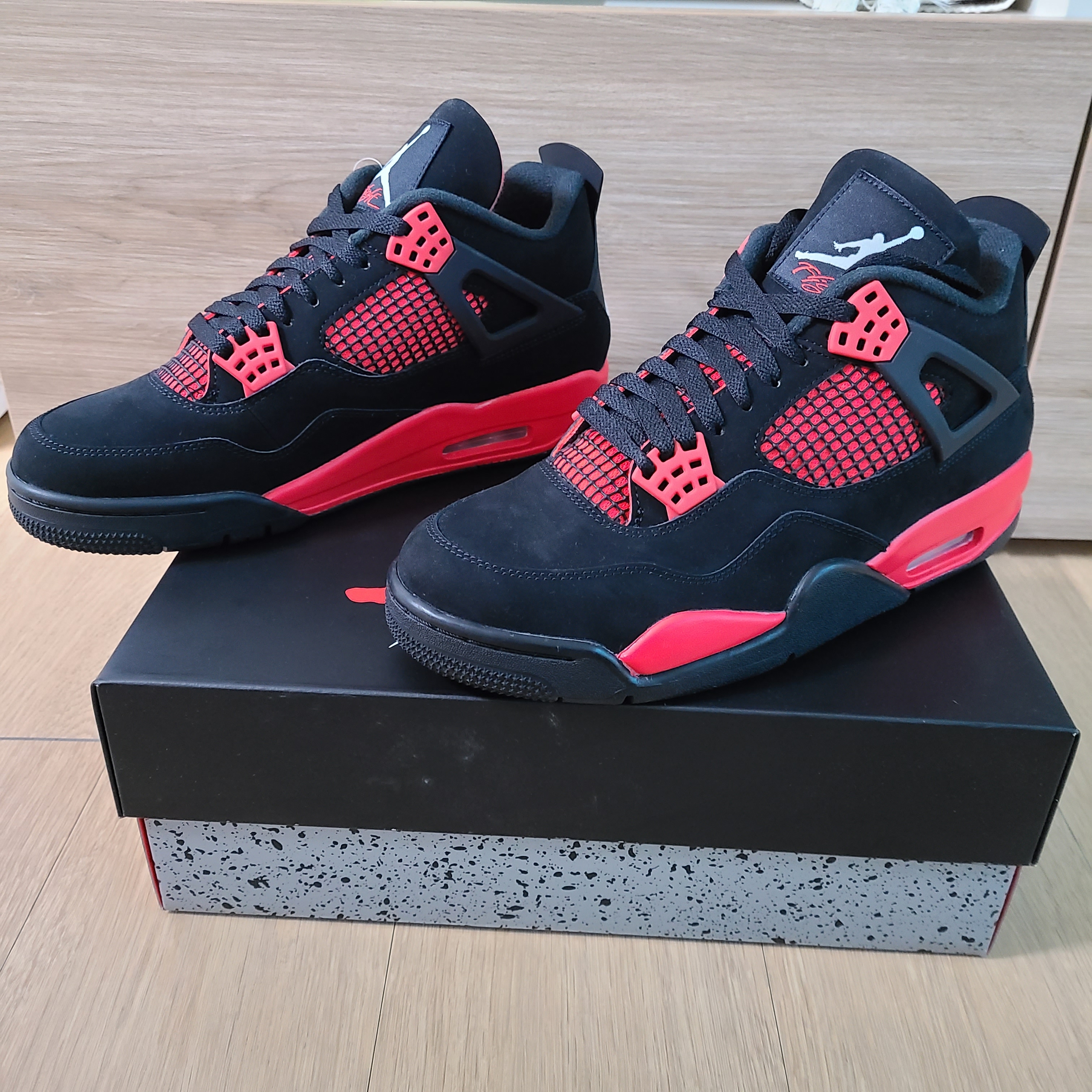 Jordan 4 Retro Crimson 착용 스타일 - 2