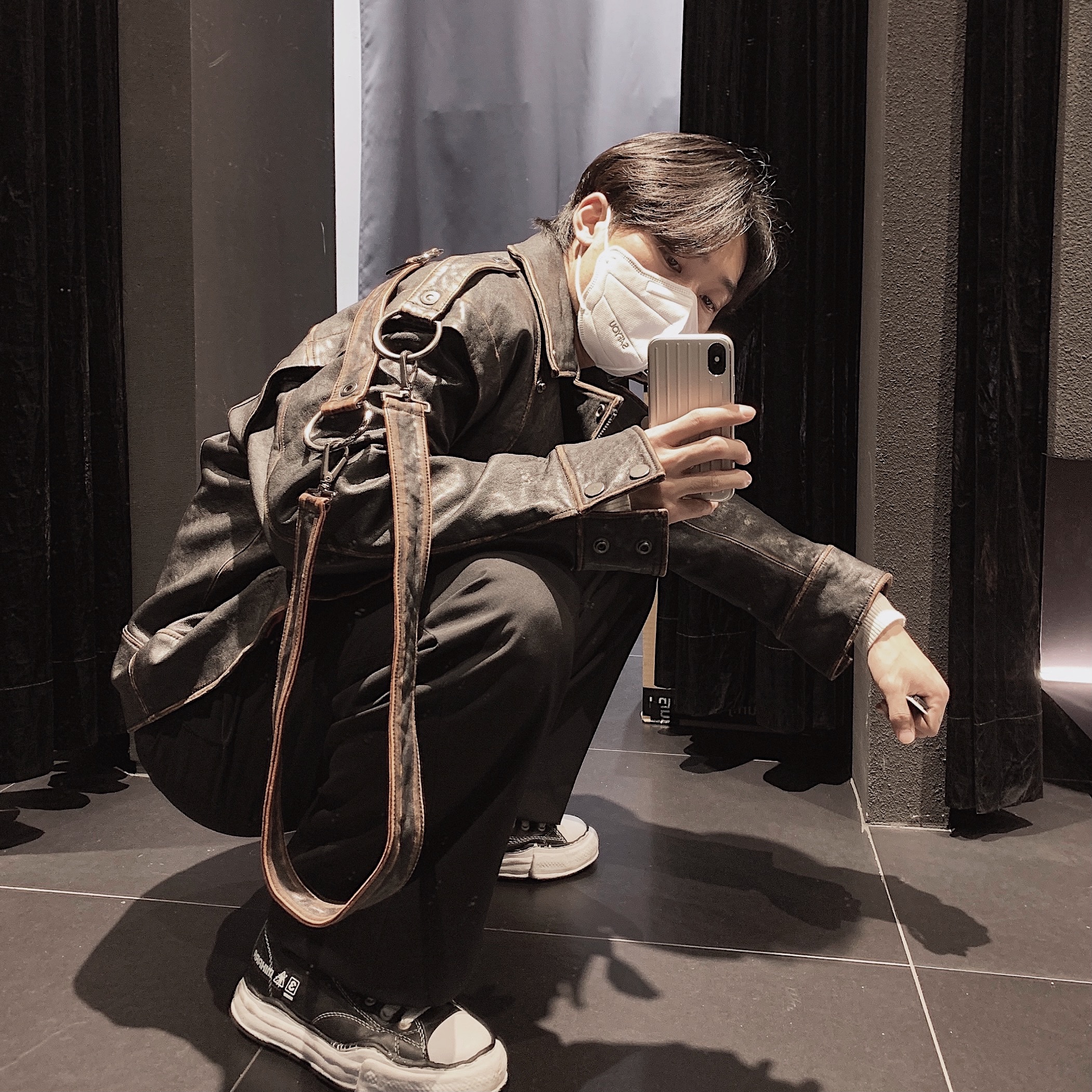 Maison Mihara Yasuhiro Peterson OG Sole Leather Low Sneakers Black 착용 스타일