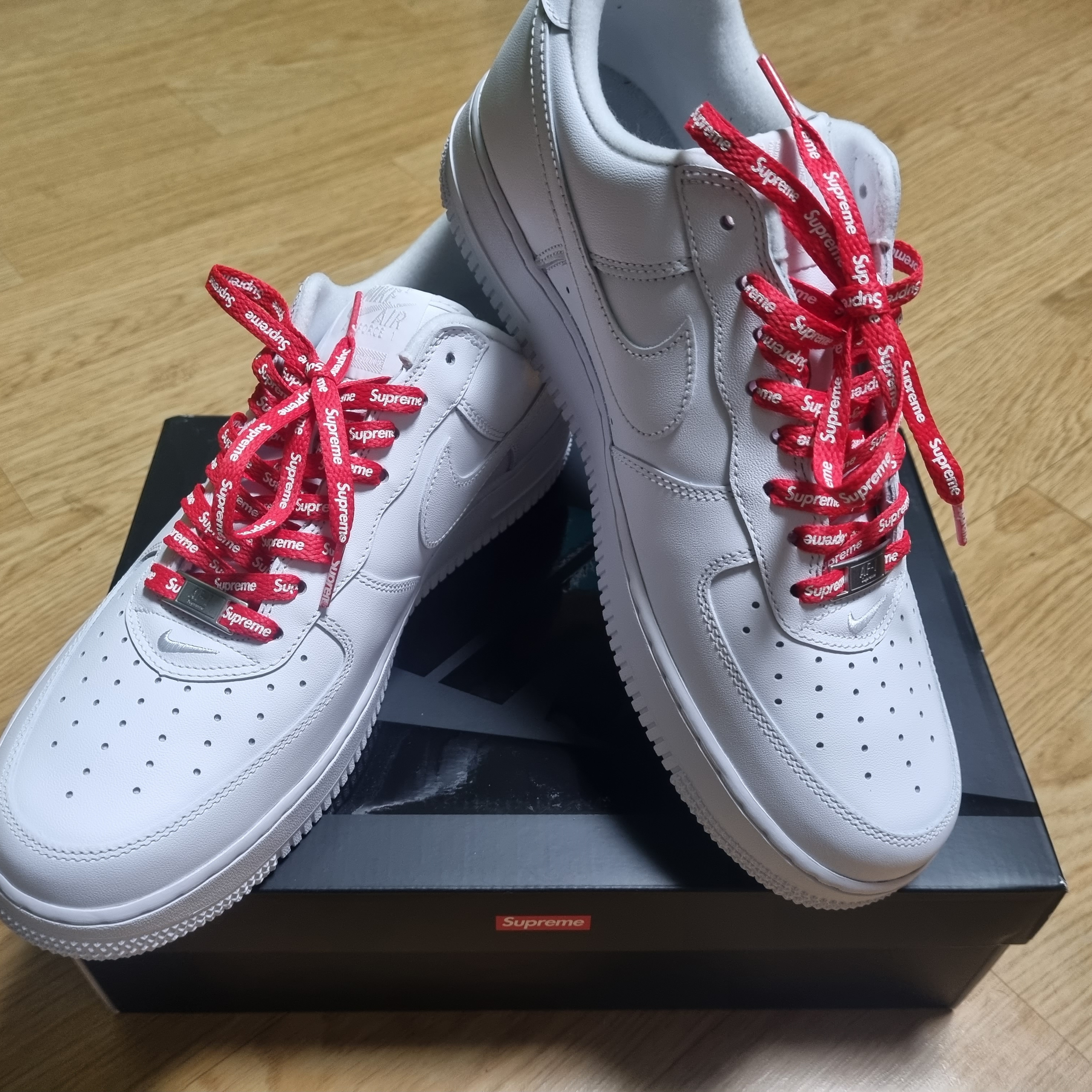 Nike x Supreme Air Force 1 Low White 착용 스타일