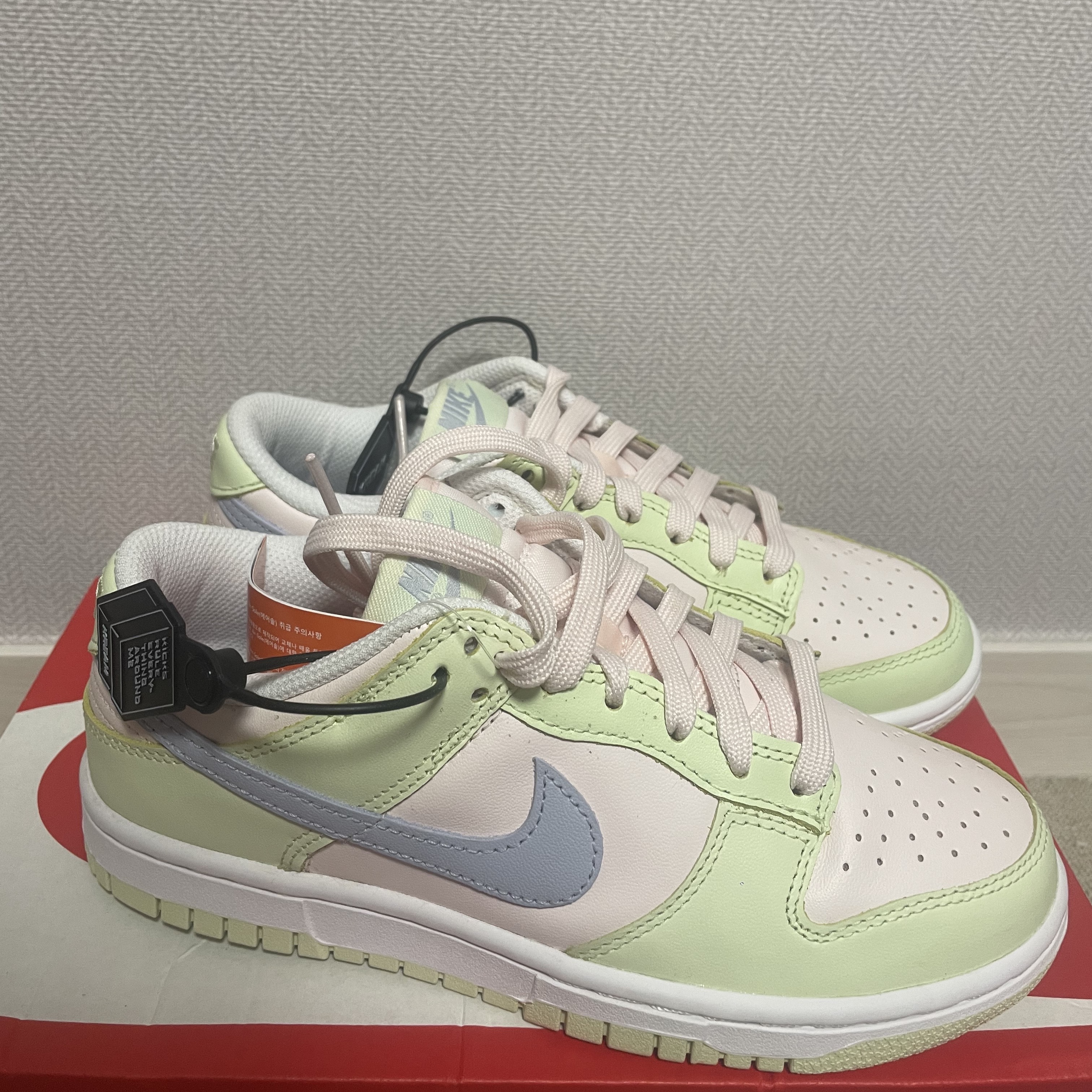 (W) Nike Dunk Low Light Soft Pink 착용 스타일 - 1