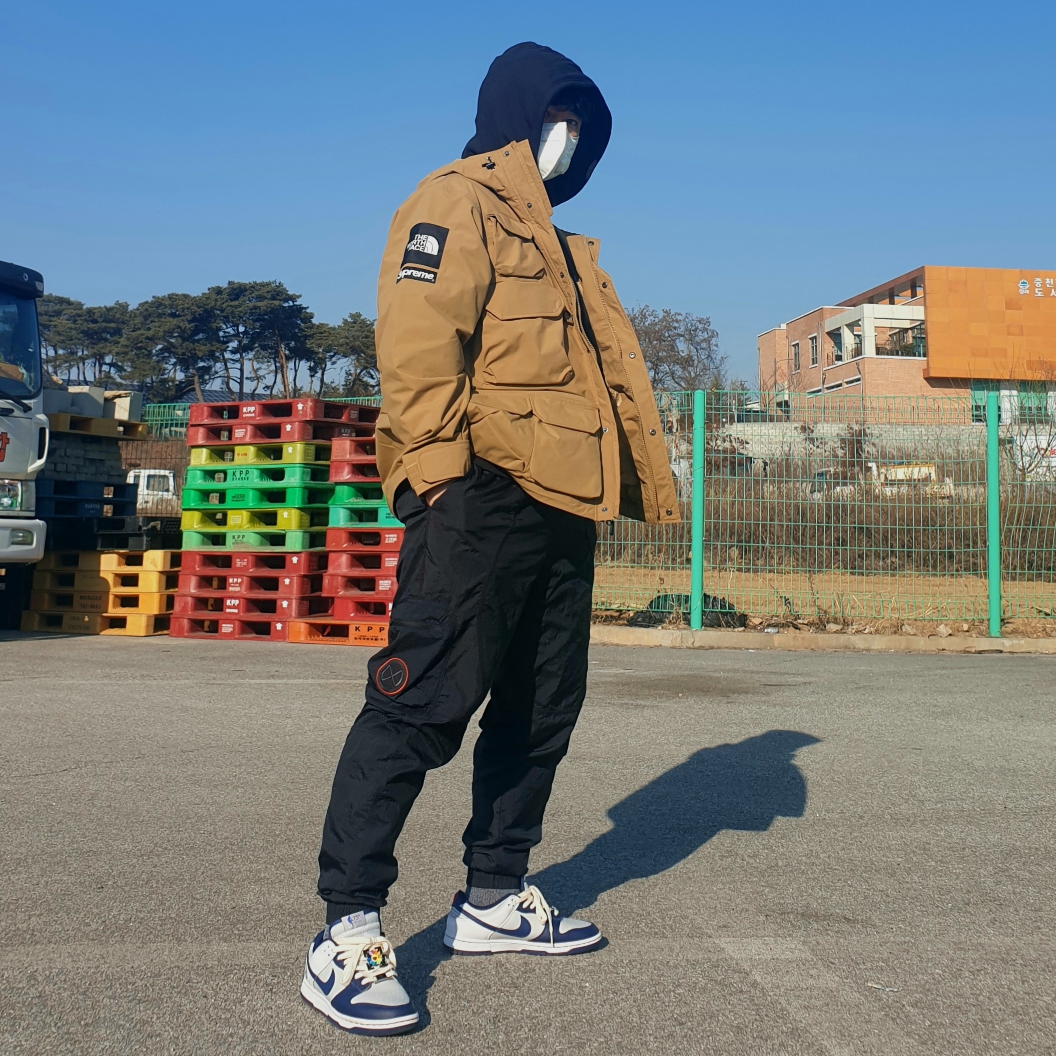 (GS) Nike x NBA Dunk Low Nets, Supreme x The North Face Cargo Jacket Gold - 20SS 착용 스타일