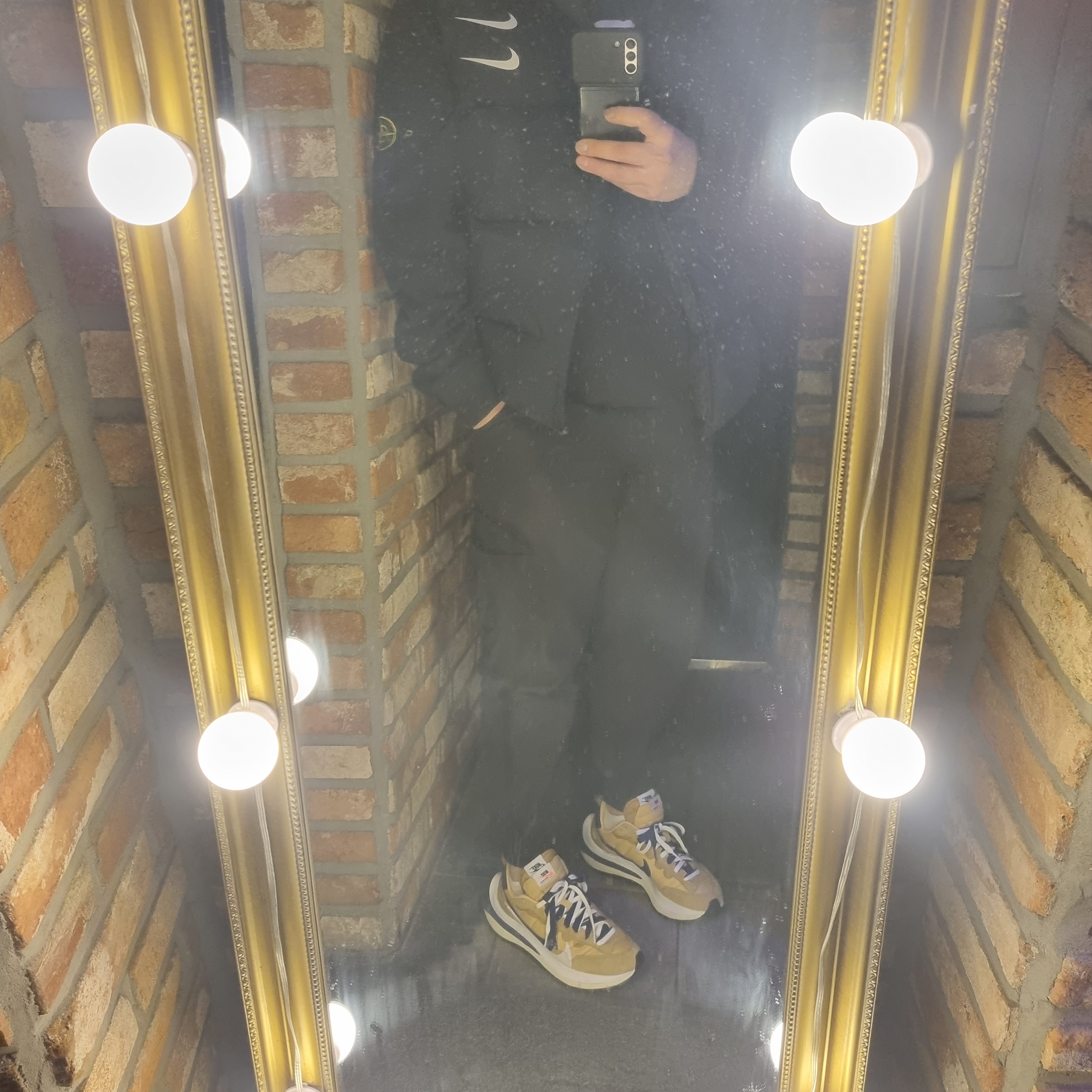 Nike x Sacai VaporWaffle Sesame and Blue Void 착용 스타일