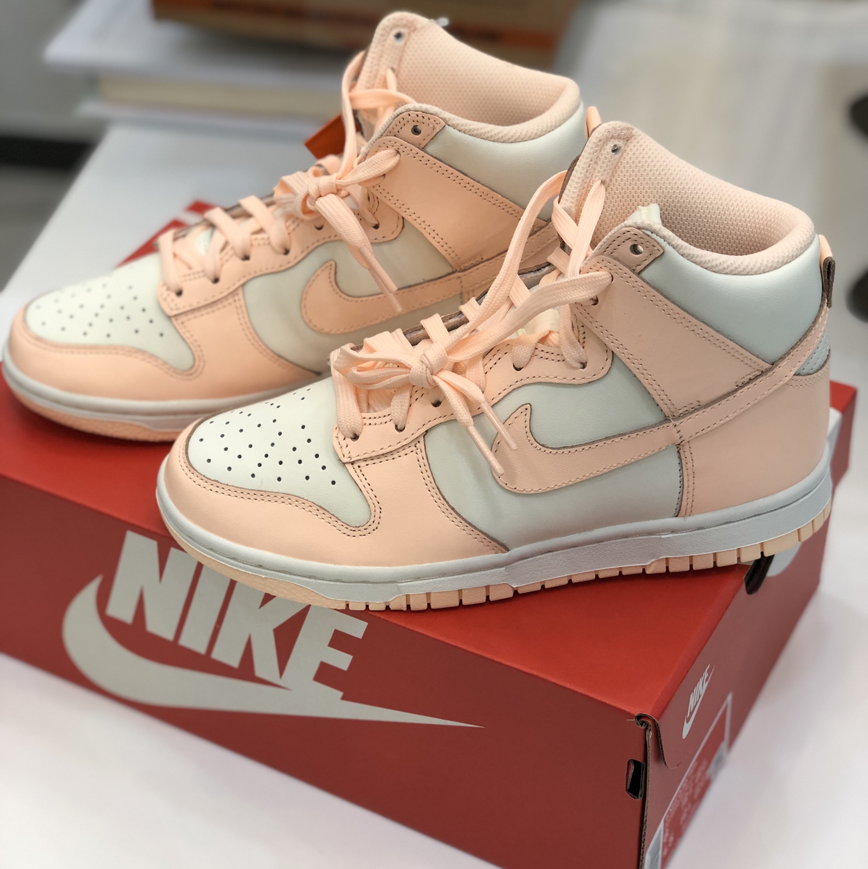 (W) Nike Dunk High Crimson Tint 착용 스타일 - 1