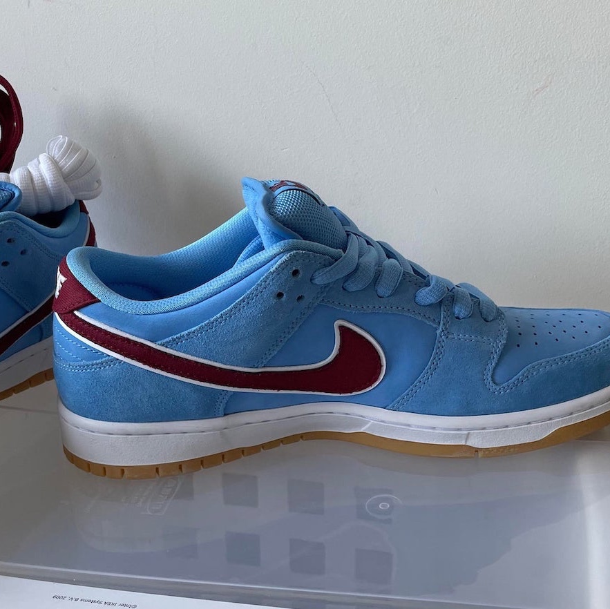 Nike SB Dunk Low Premium Valor Blue and Team Maroon 착용 스타일 - 2