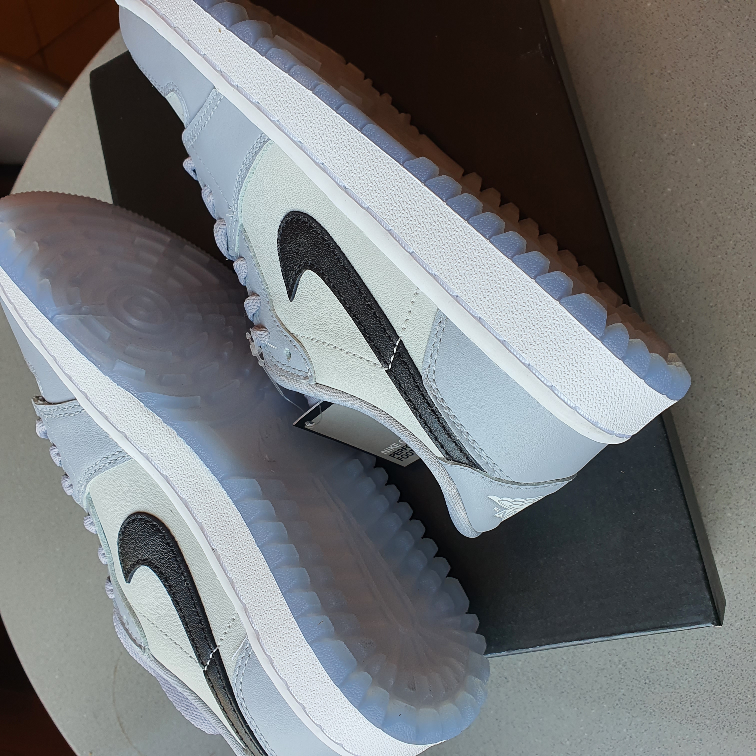 Jordan 1 Low Golf Wolf Grey 착용 스타일 - 3