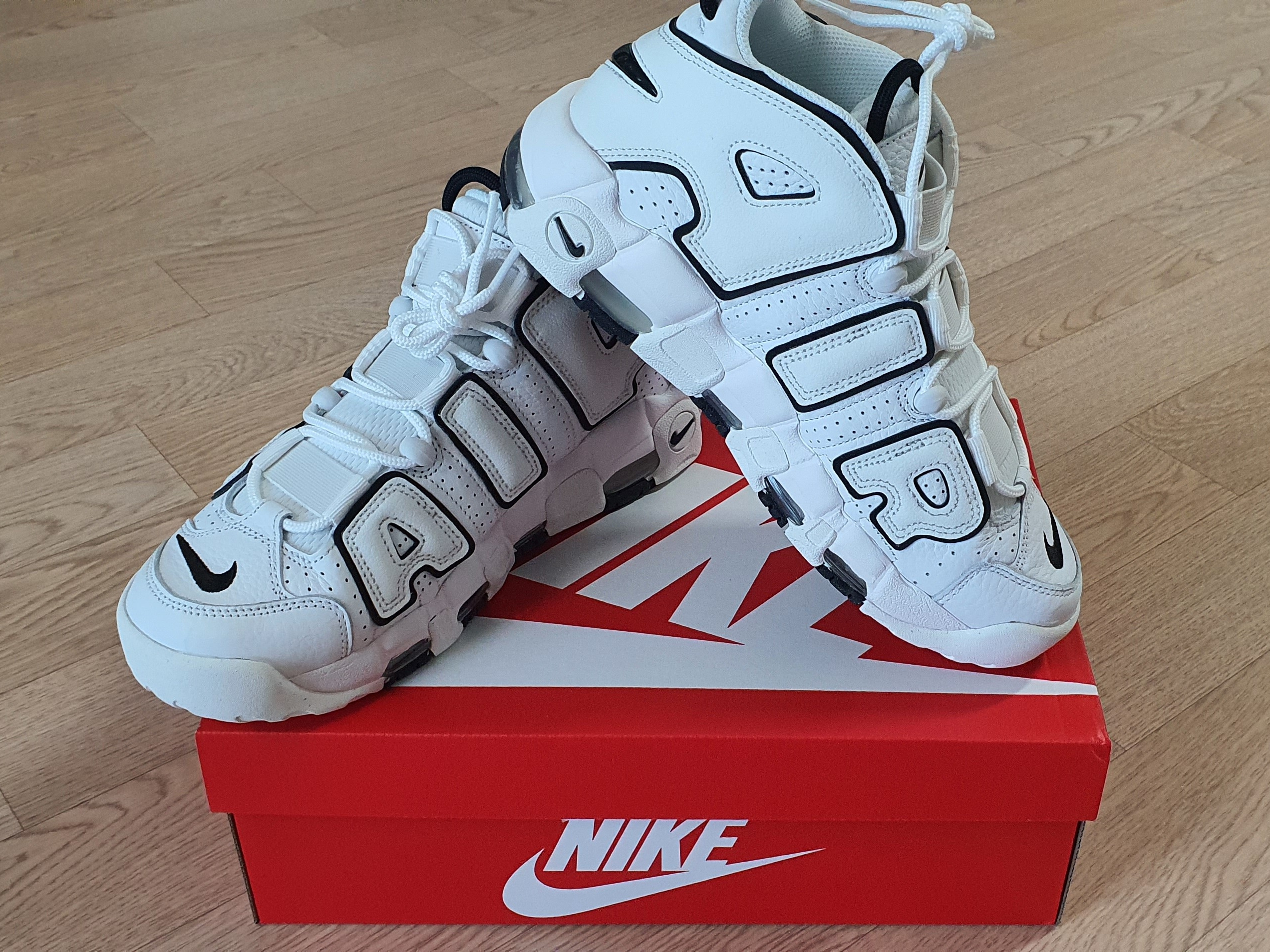 (W) Nike Air More Uptempo Summit White 착용 스타일 - 4