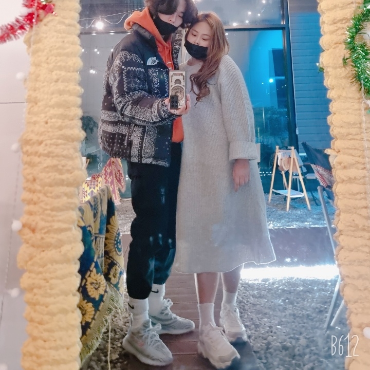 Adidas Yeezy Boost 350 V2 Blue Tint 2017, The North Face 1996 Novelty Nuptse Jacket Real Black - 21FW 착용 스타일 - 2