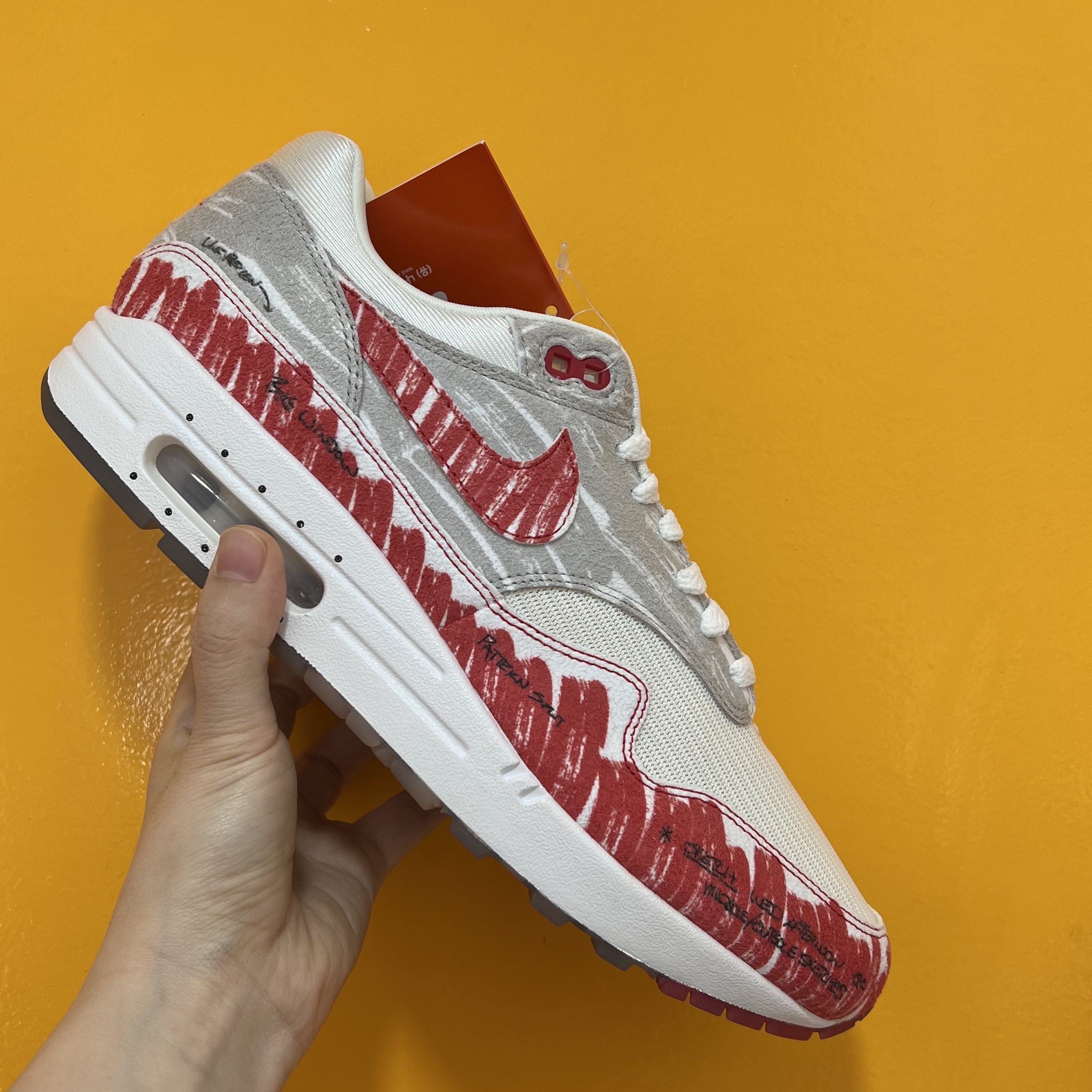 Nike Air Max 1 Tinker Sketch to Shelf, Jordan 1 Low OG Starfish 착용 스타일 - 1