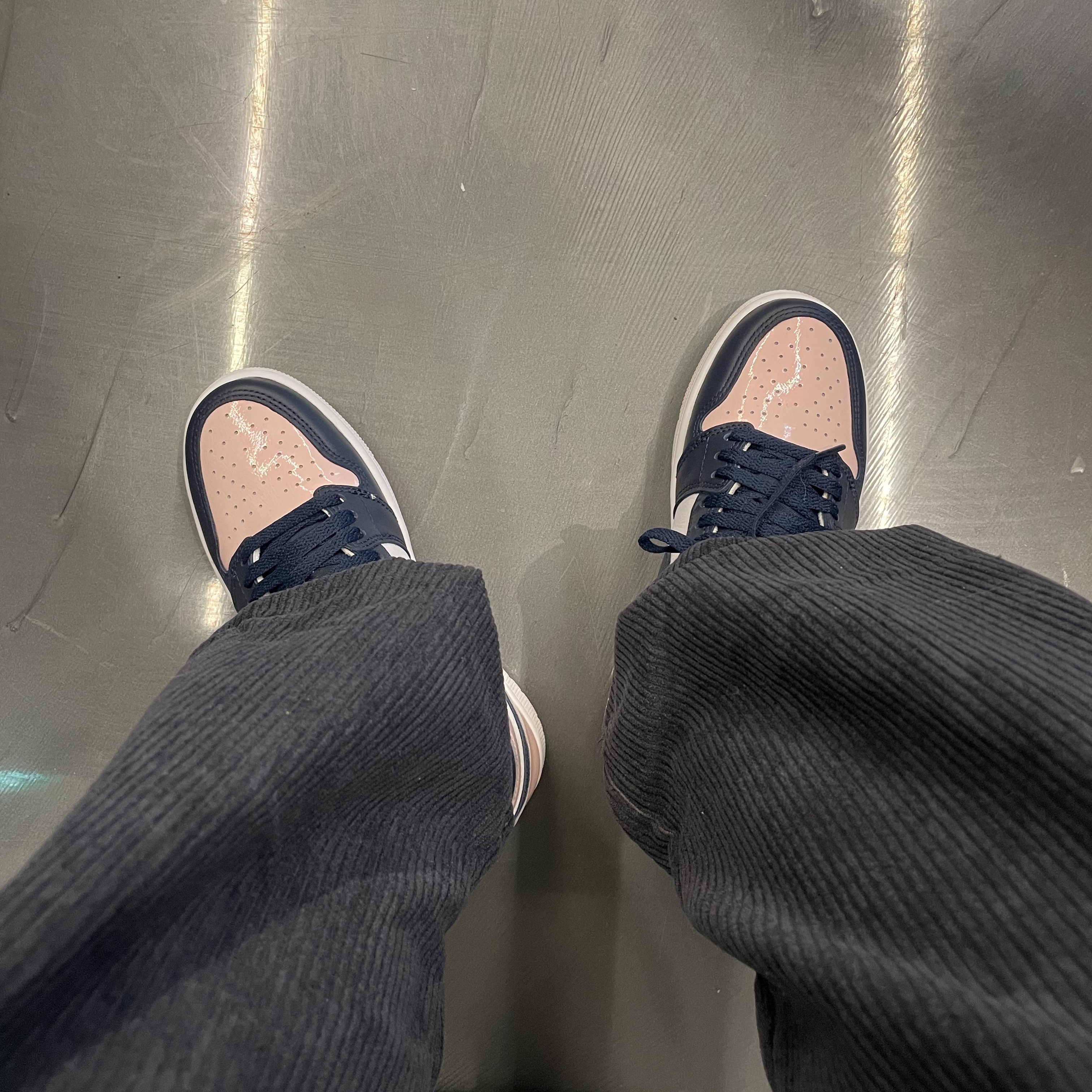 (W) Jordan 1 Retro High OG Atmosphere 착용 스타일 - 2