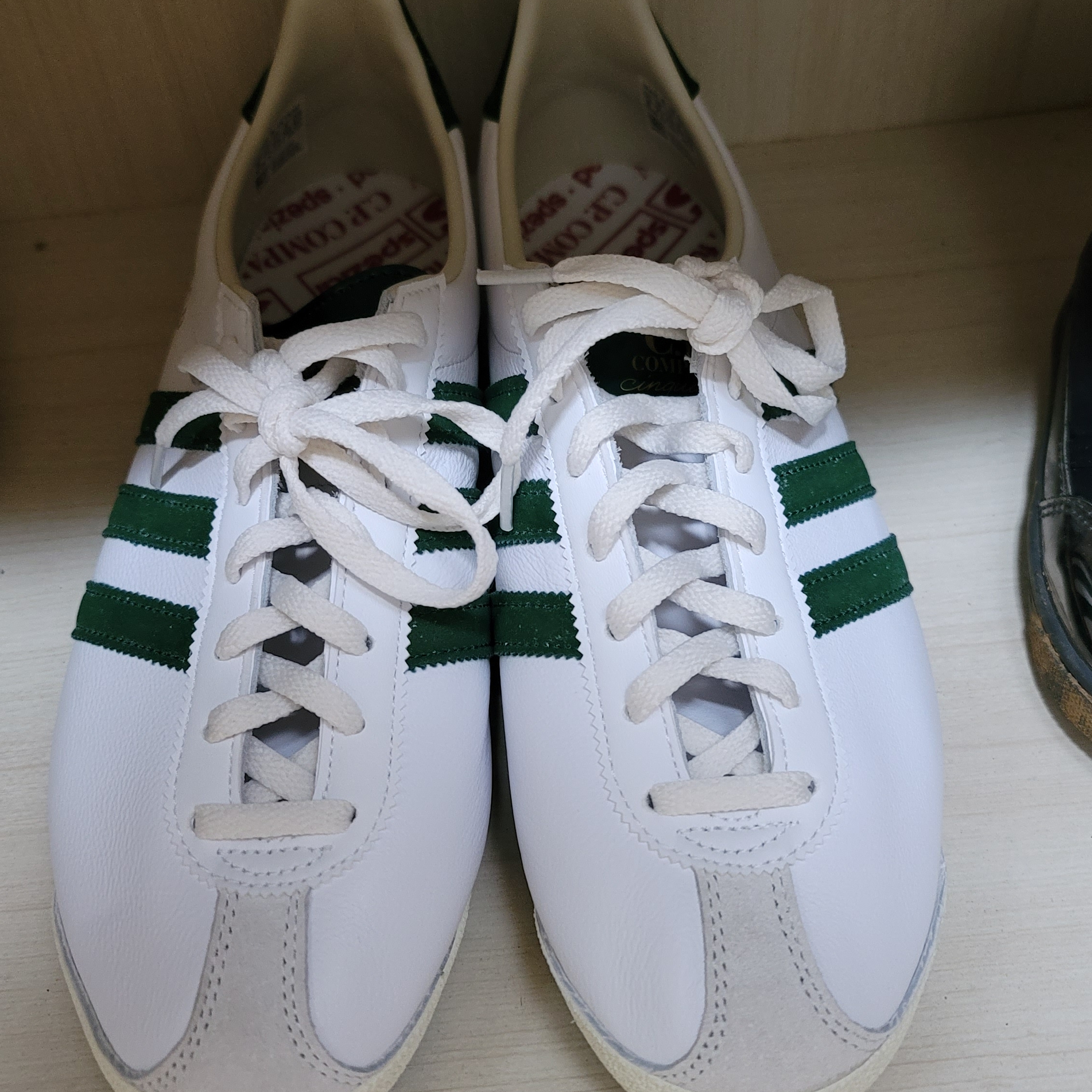 Adidas x C.P. Company Italia Spezial White Bold Green 착용 스타일