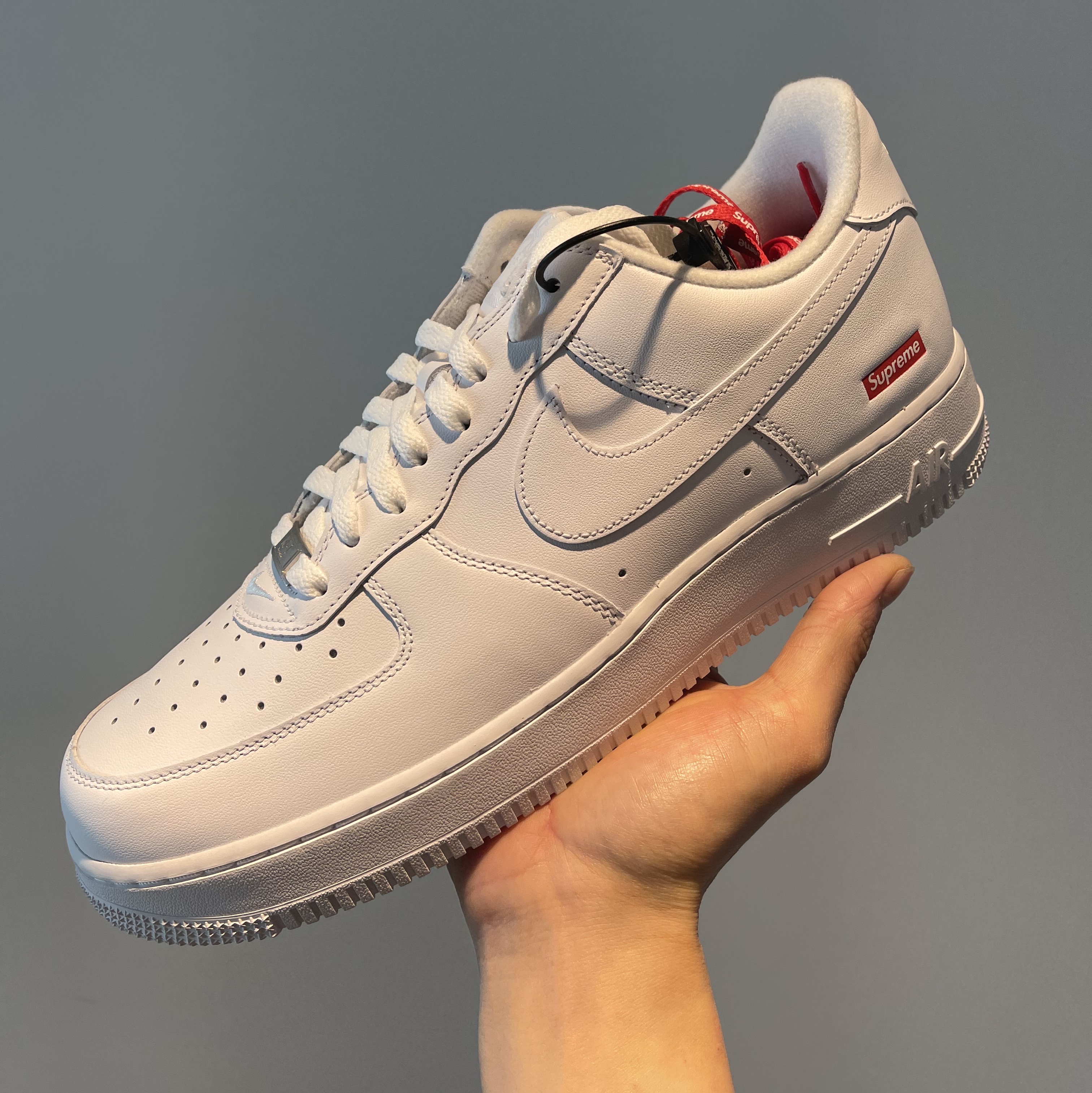 Nike x Supreme Air Force 1 Low White 착용 스타일