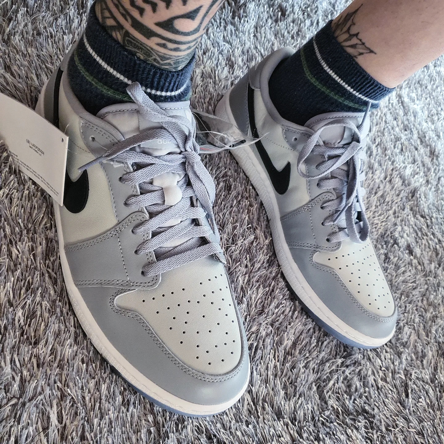 Jordan 1 Low Golf Wolf Grey 착용 스타일 - 2
