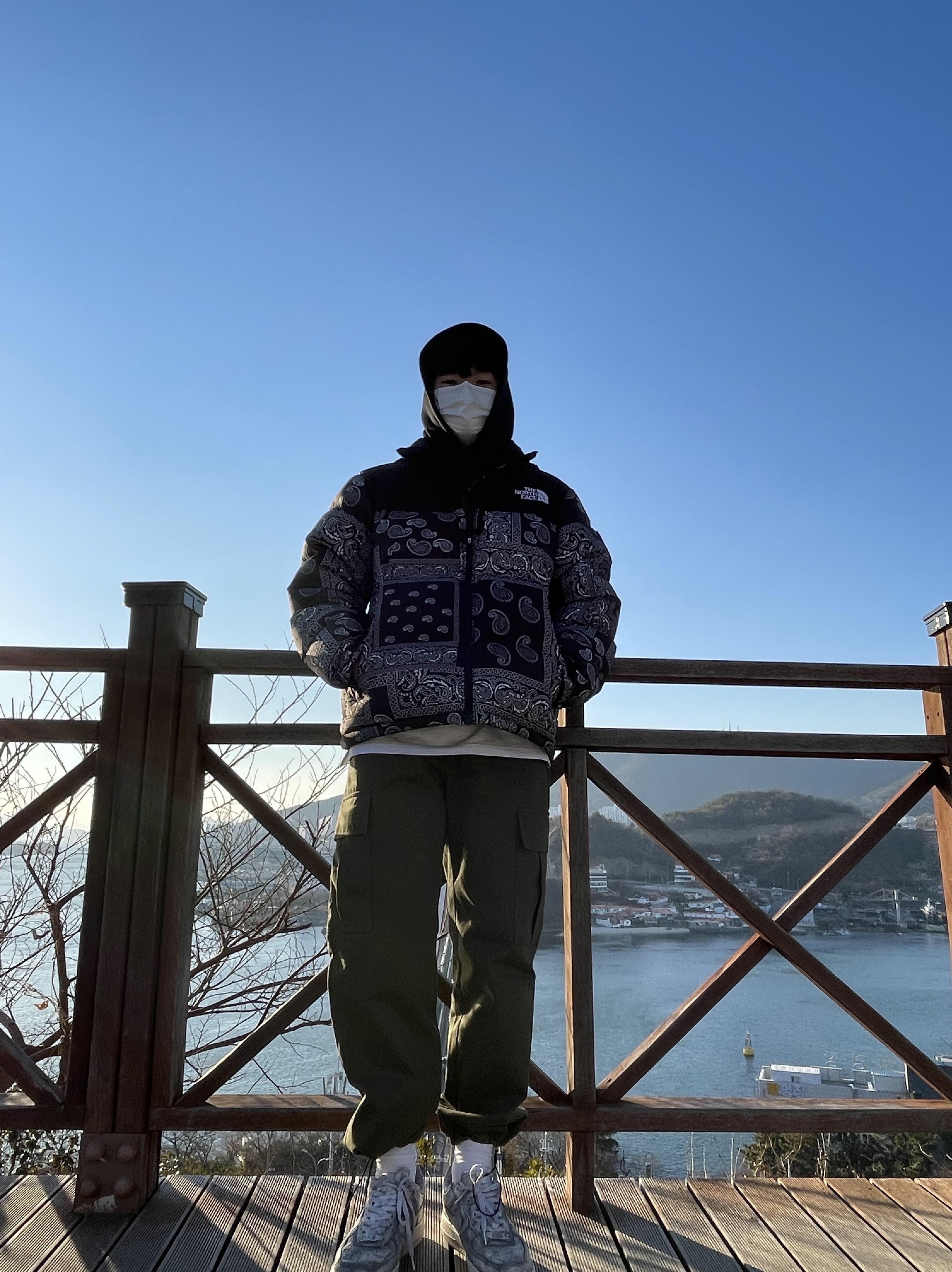 The North Face Nuptse Down Jacket Black, Nike Air Force 1 '07 Low White 착용 스타일 - 1