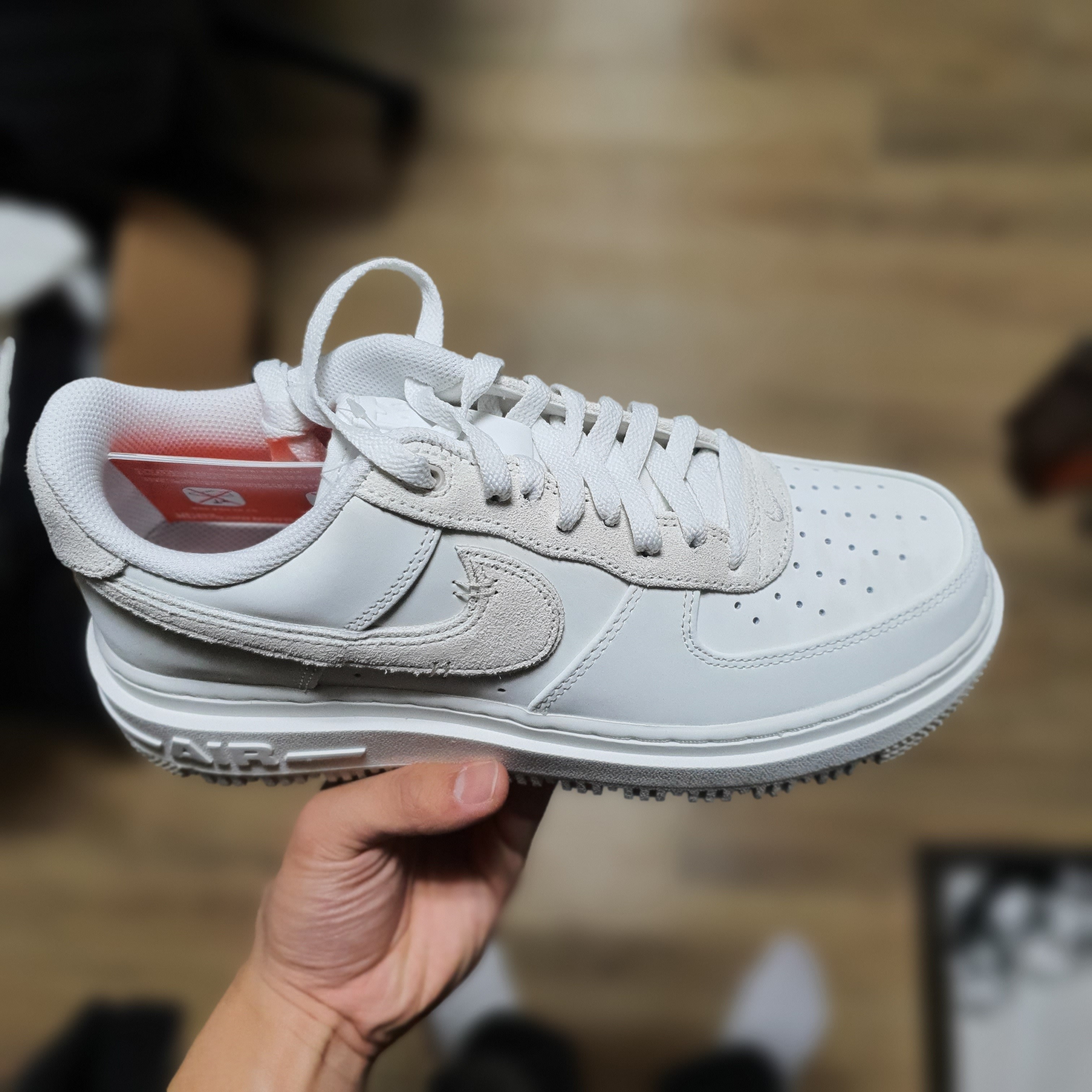 Nike Air Force 1 Luxe Summit White 착용 스타일 - 2