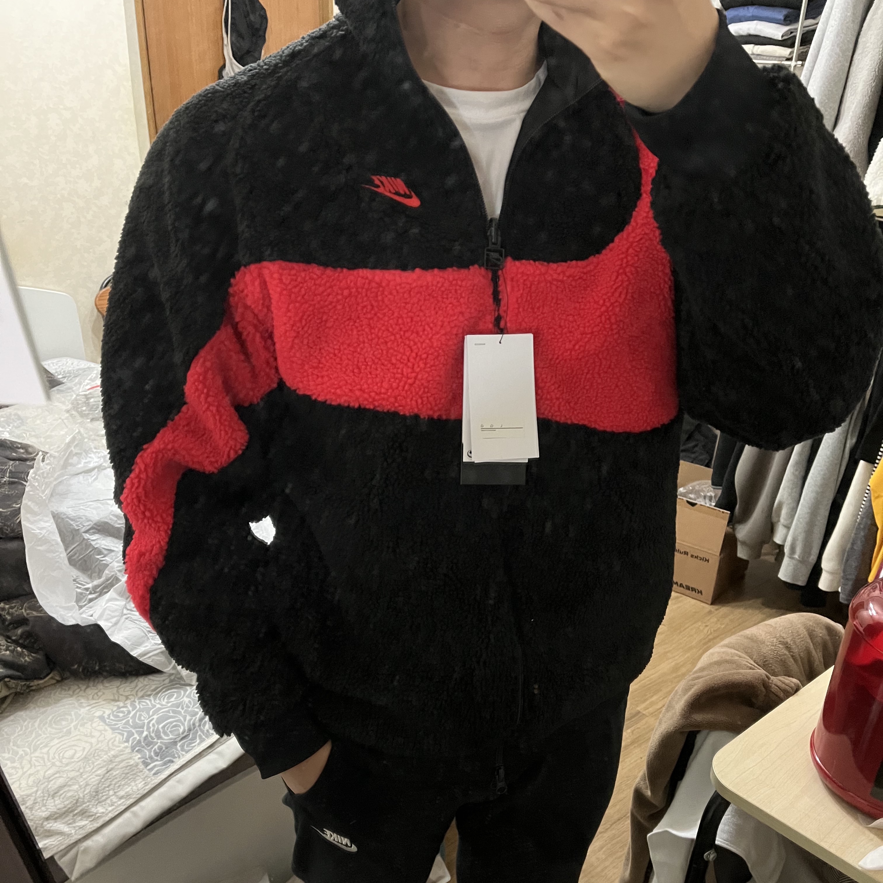 Nike Big Swoosh Full Zip Jacket Black Chili Red 착용 스타일