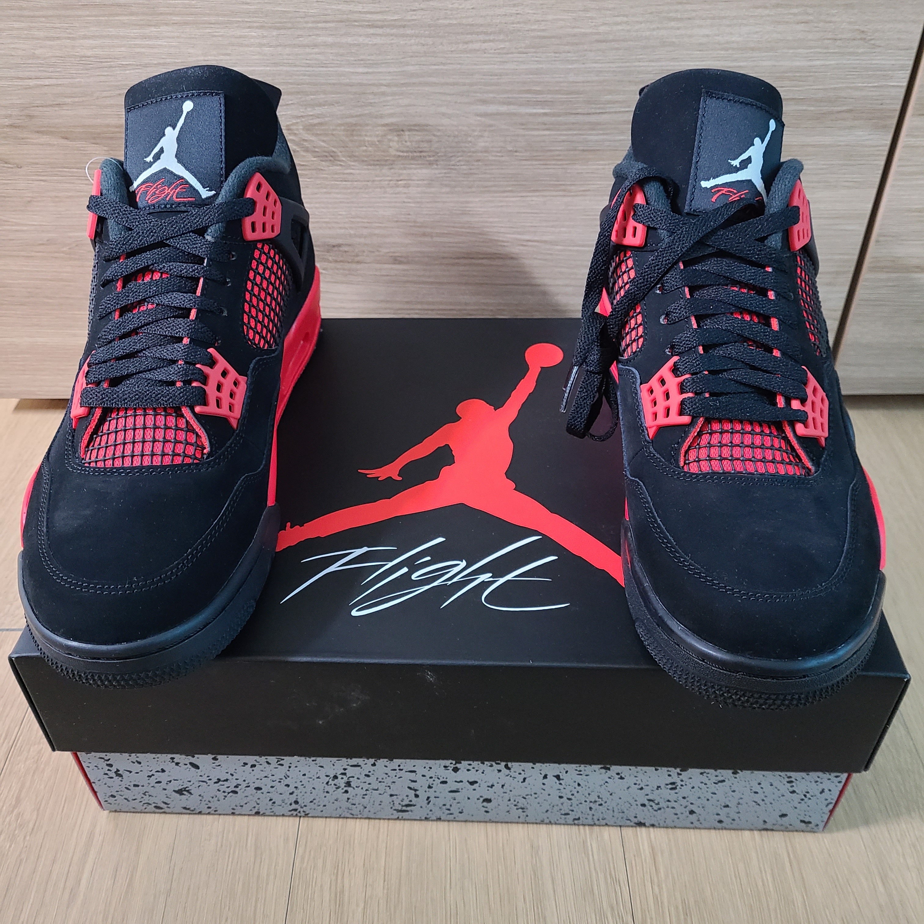 Jordan 4 Retro Crimson 착용 스타일 - 1