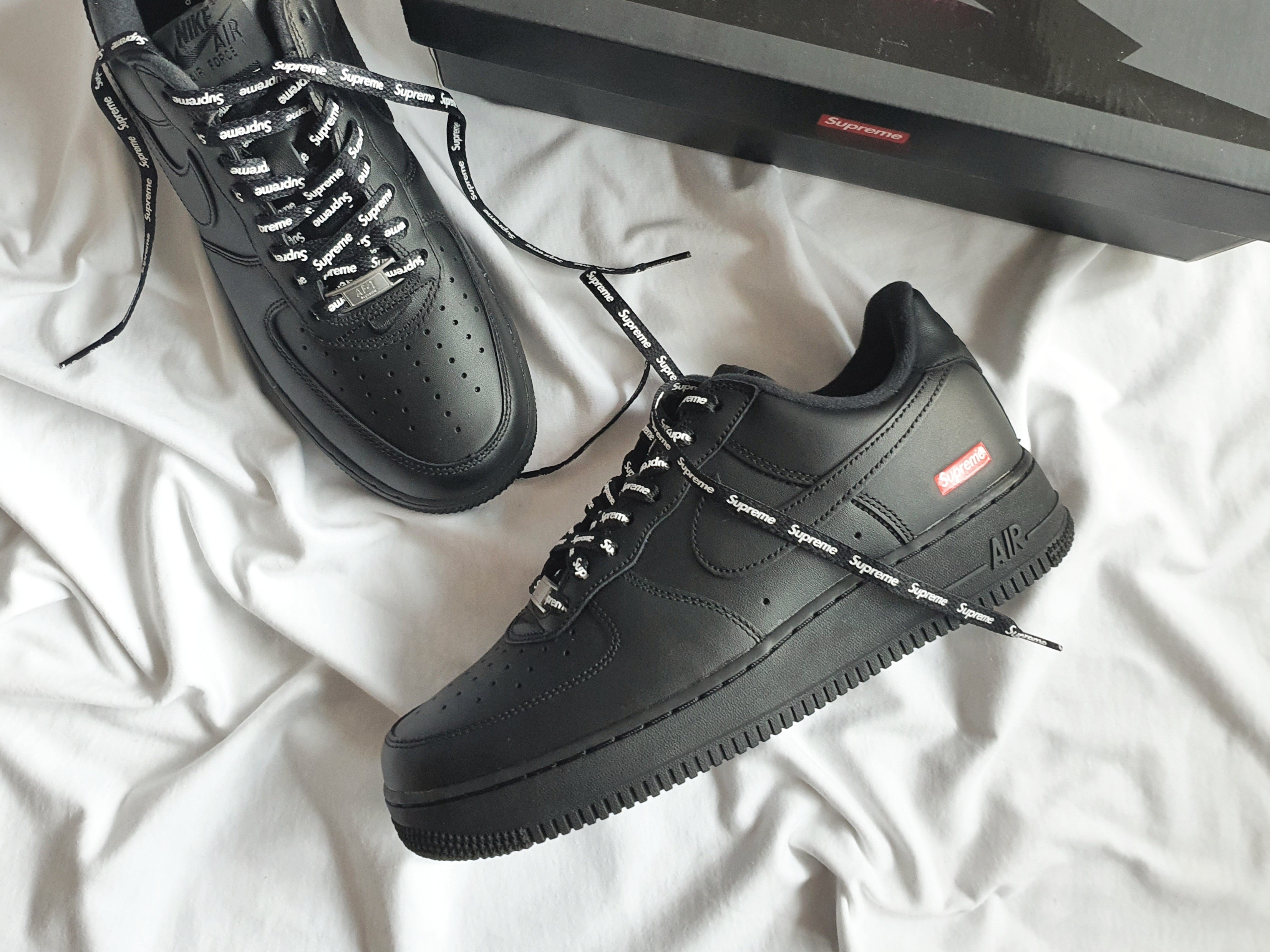 Nike x Supreme Air Force 1 Low Black 착용 스타일