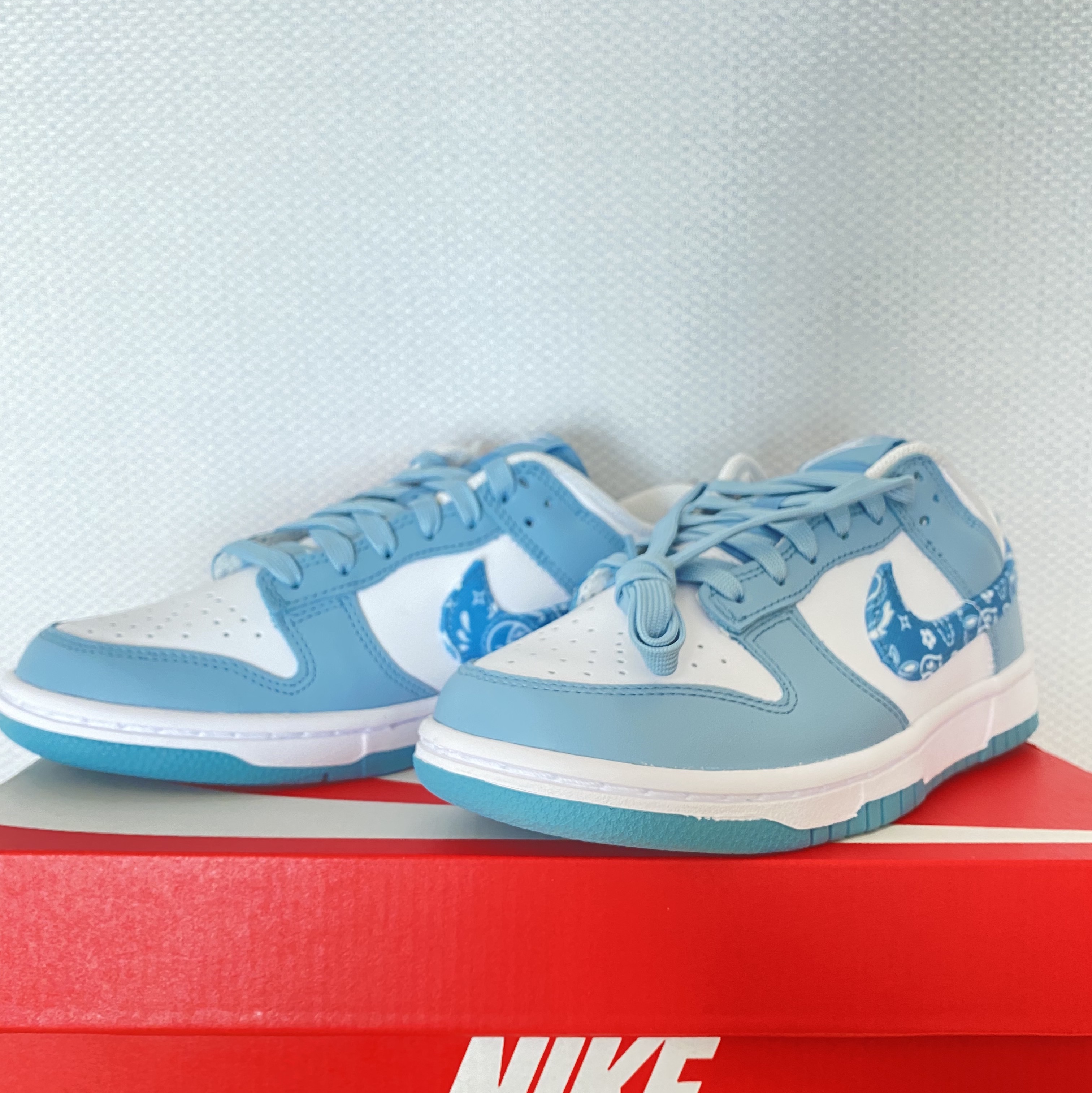 (W) Nike Dunk Low Essential Blue Paisley 착용 스타일 - 1