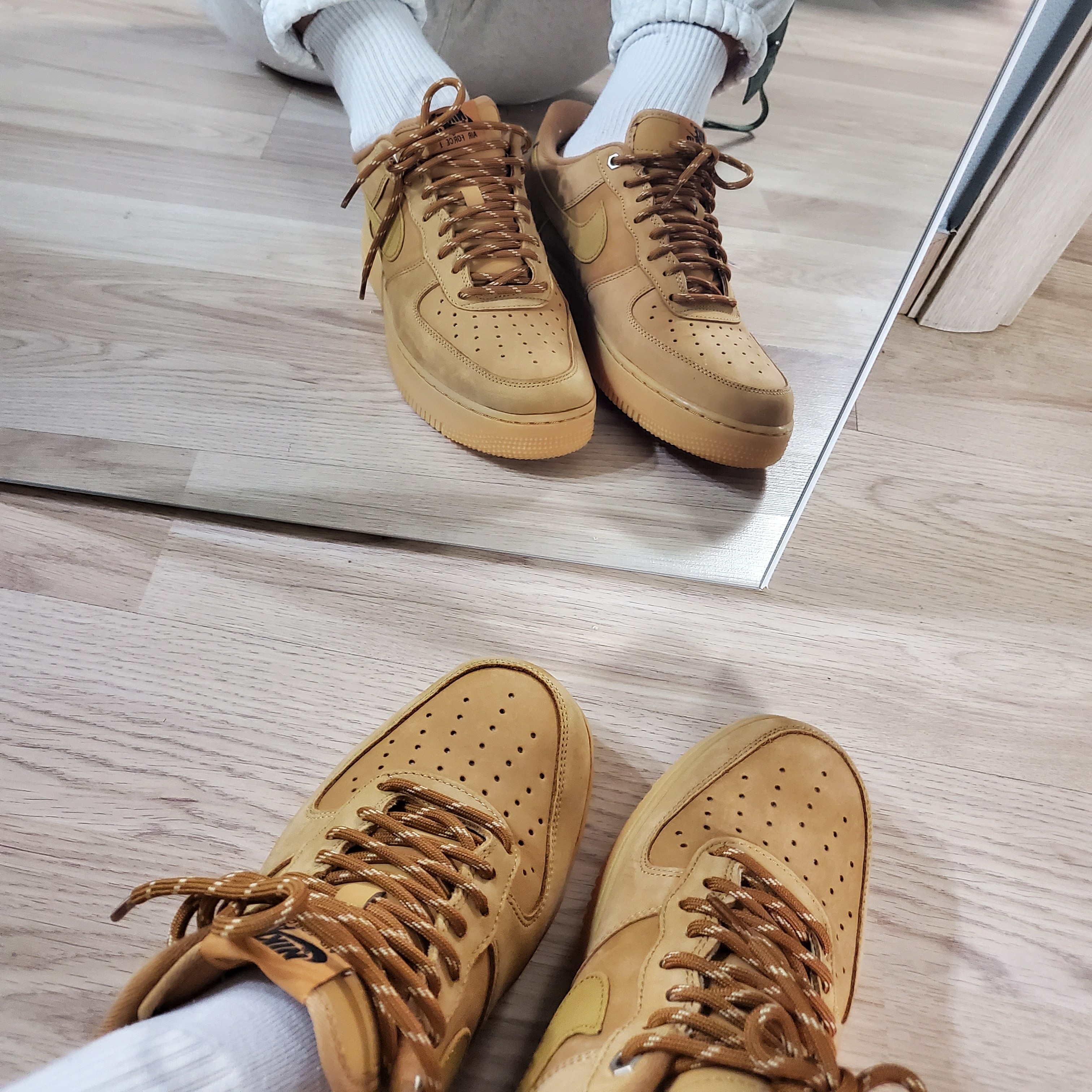 Nike Air Force 1 '07 WB Flax 착용 스타일 - 2
