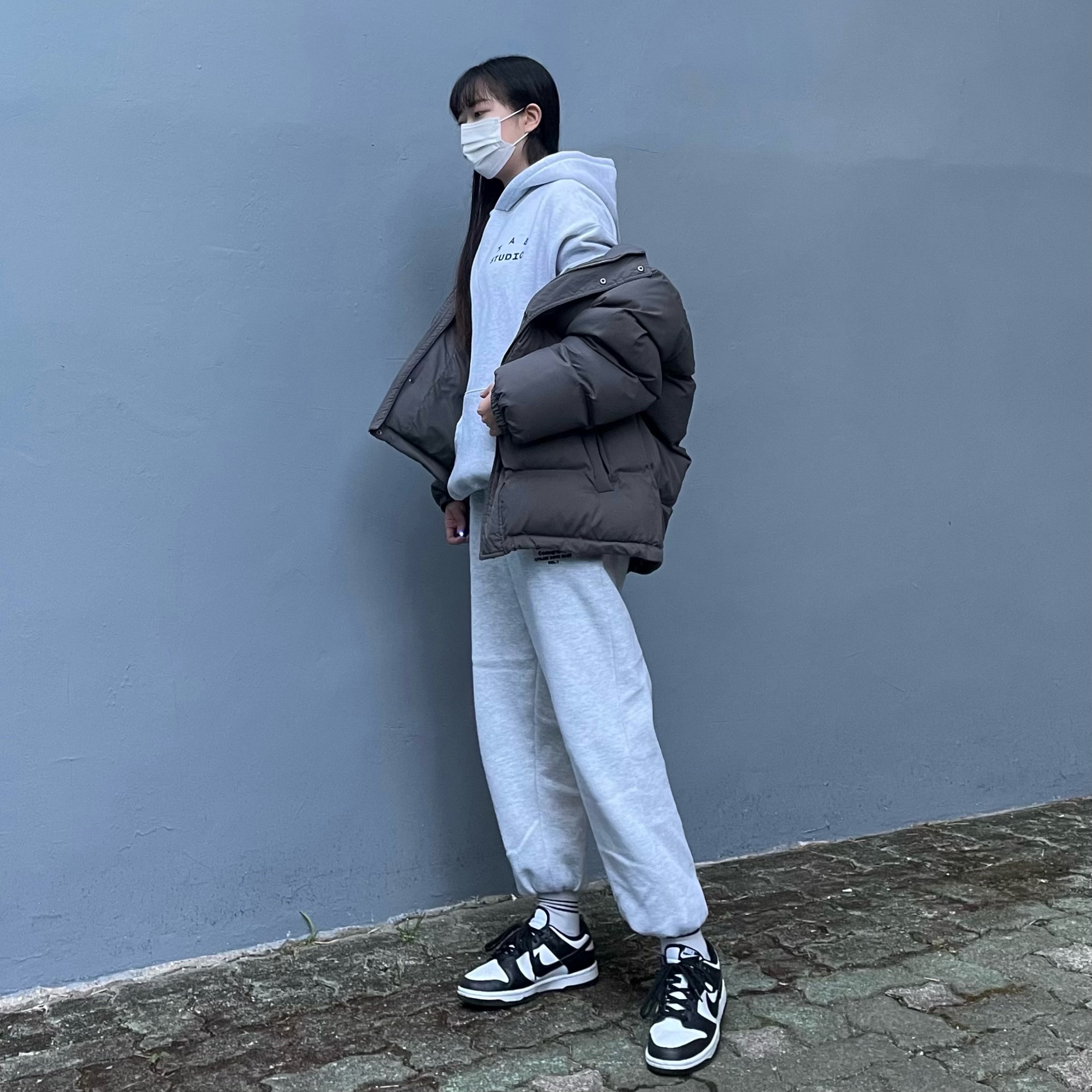 IAB Studio Hoodie Light Gray, (W) Nike Dunk Low Black 착용 스타일 - 1