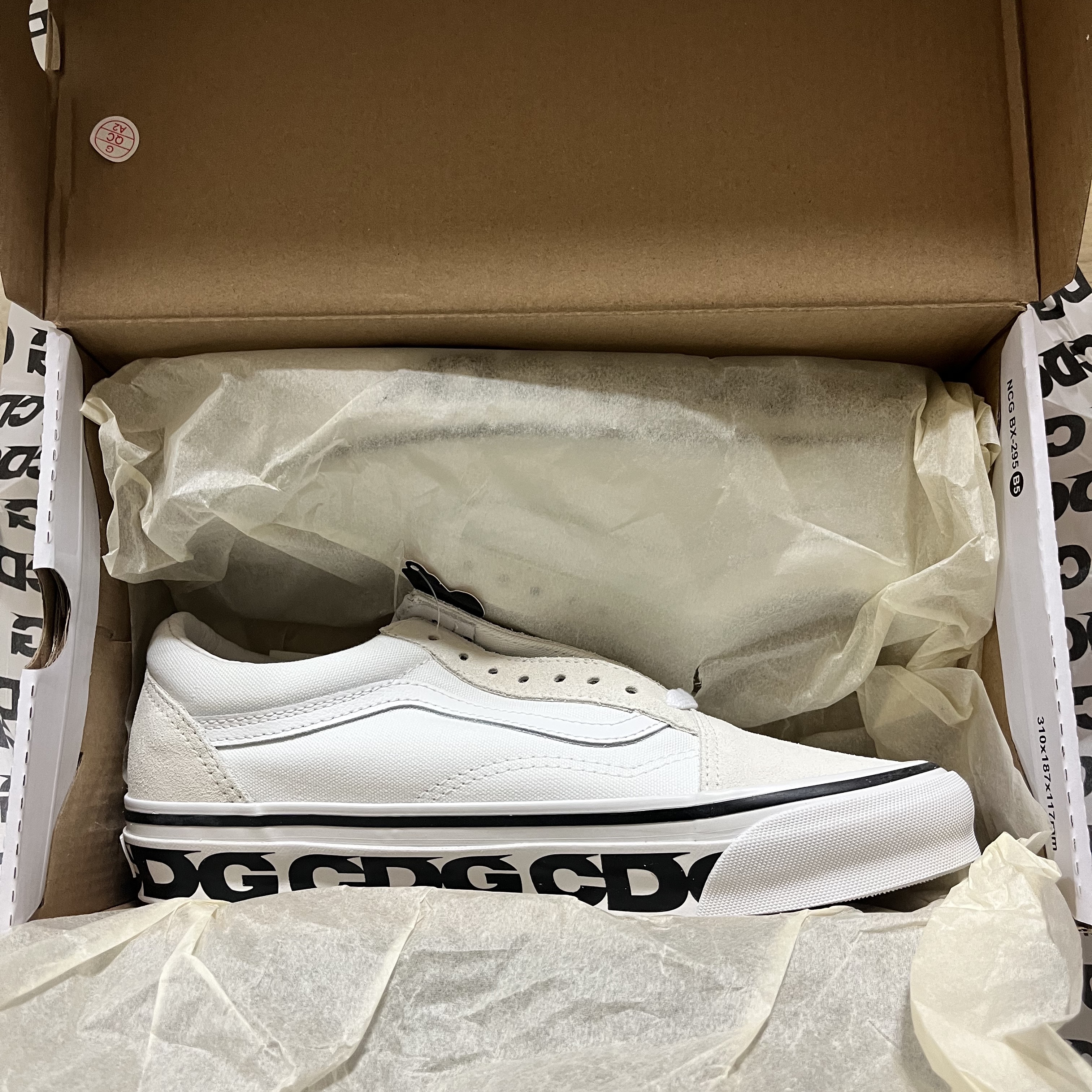 Vans Vault x CDG Old Skool LX White 착용 스타일