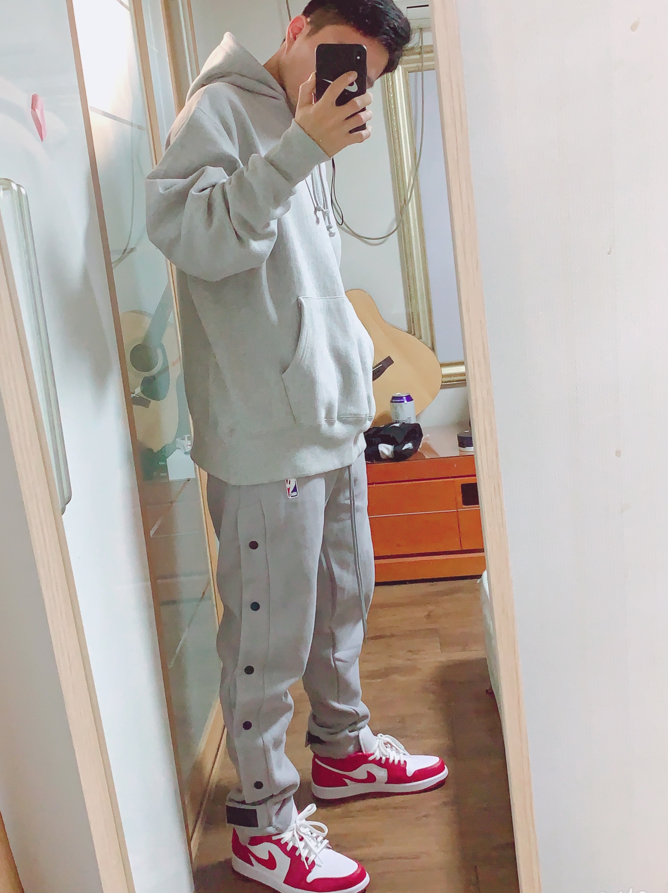 Jordan 1 Low Gym Red White, Nike x Fear of God Warm Up Pants Dust 착용 스타일