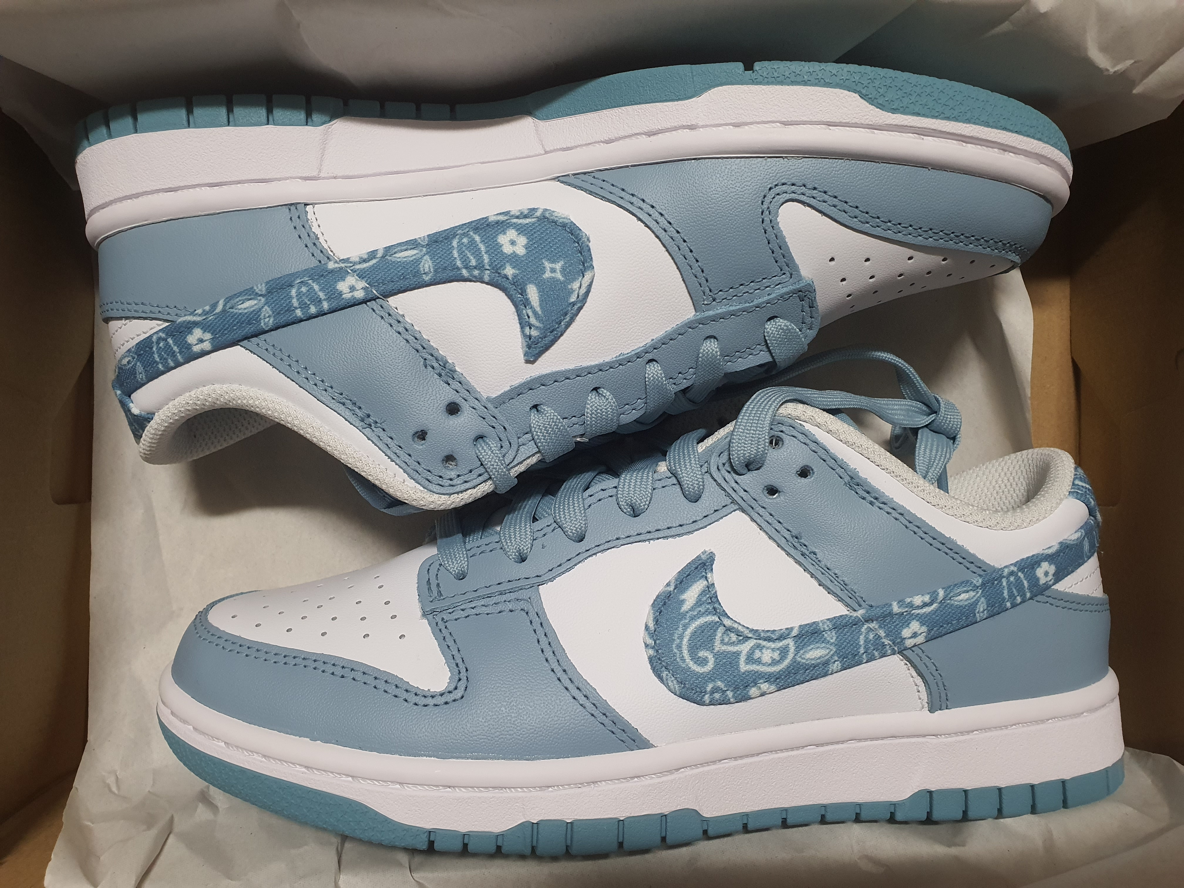 (W) Nike Dunk Low Essential Blue Paisley 착용 스타일