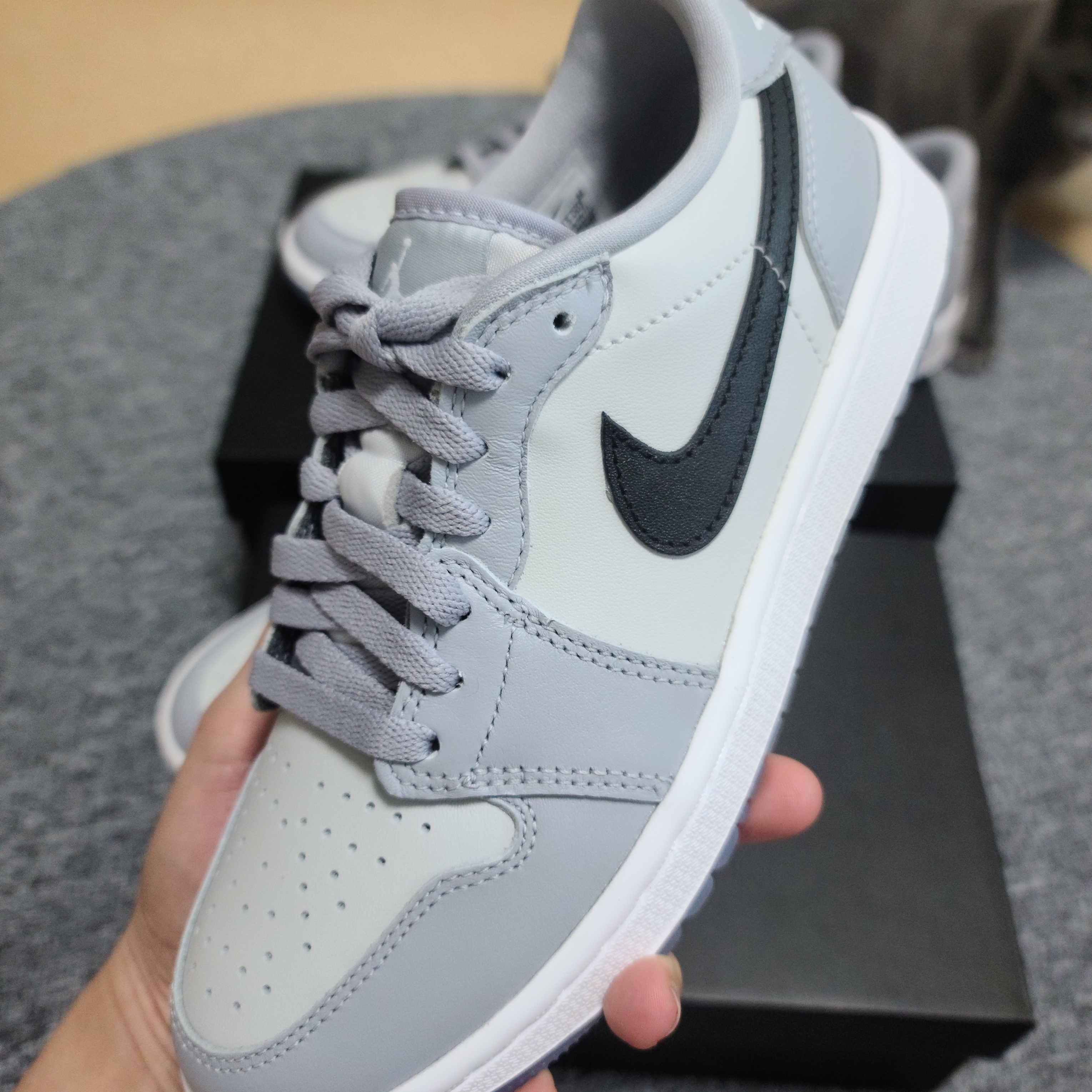 Jordan 1 Low Golf Wolf Grey, Jordan 1 Low Golf Shadow 착용 스타일 - 1