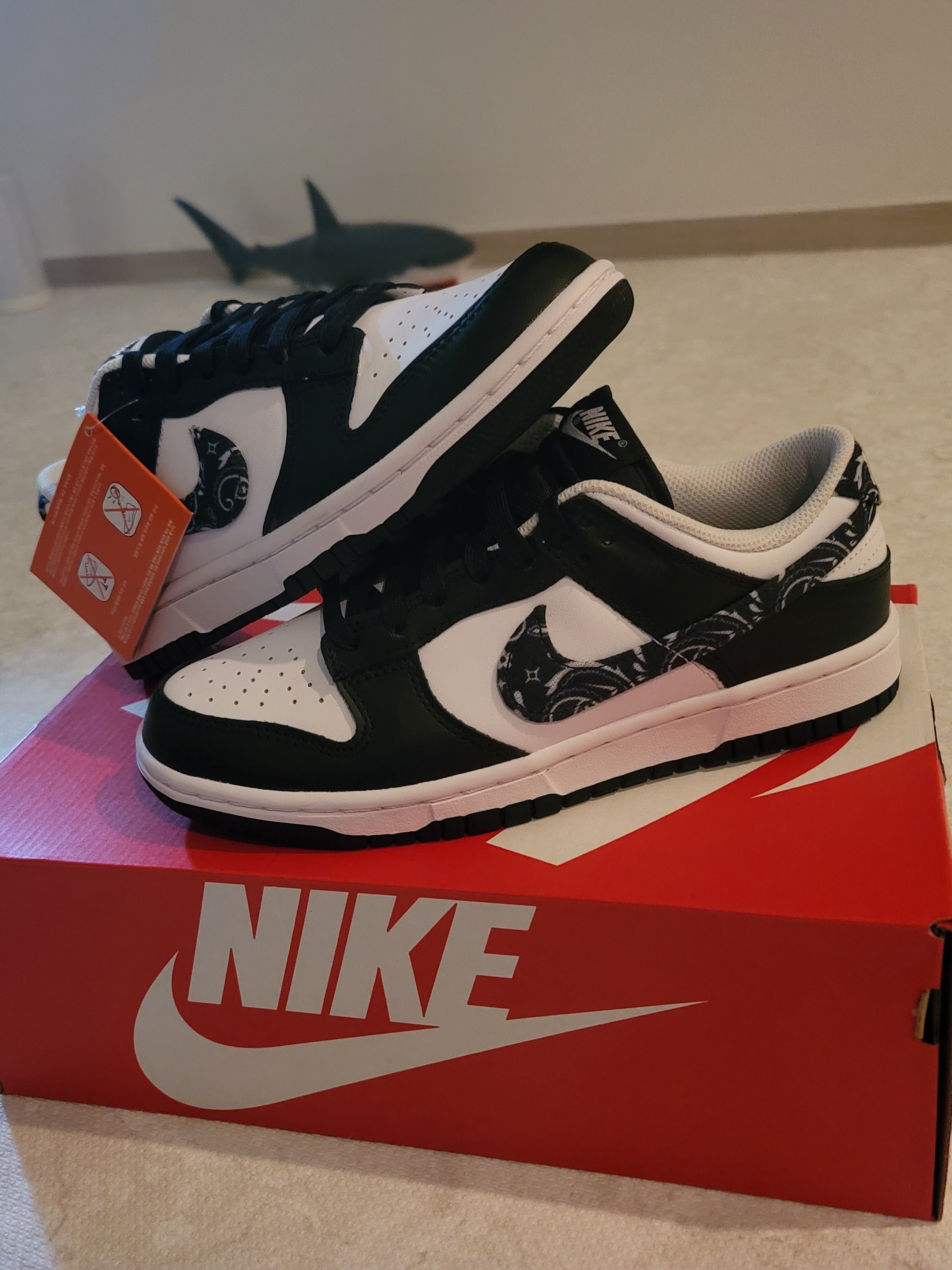 (W) Nike Dunk Low Essential Black Paisley 착용 스타일
