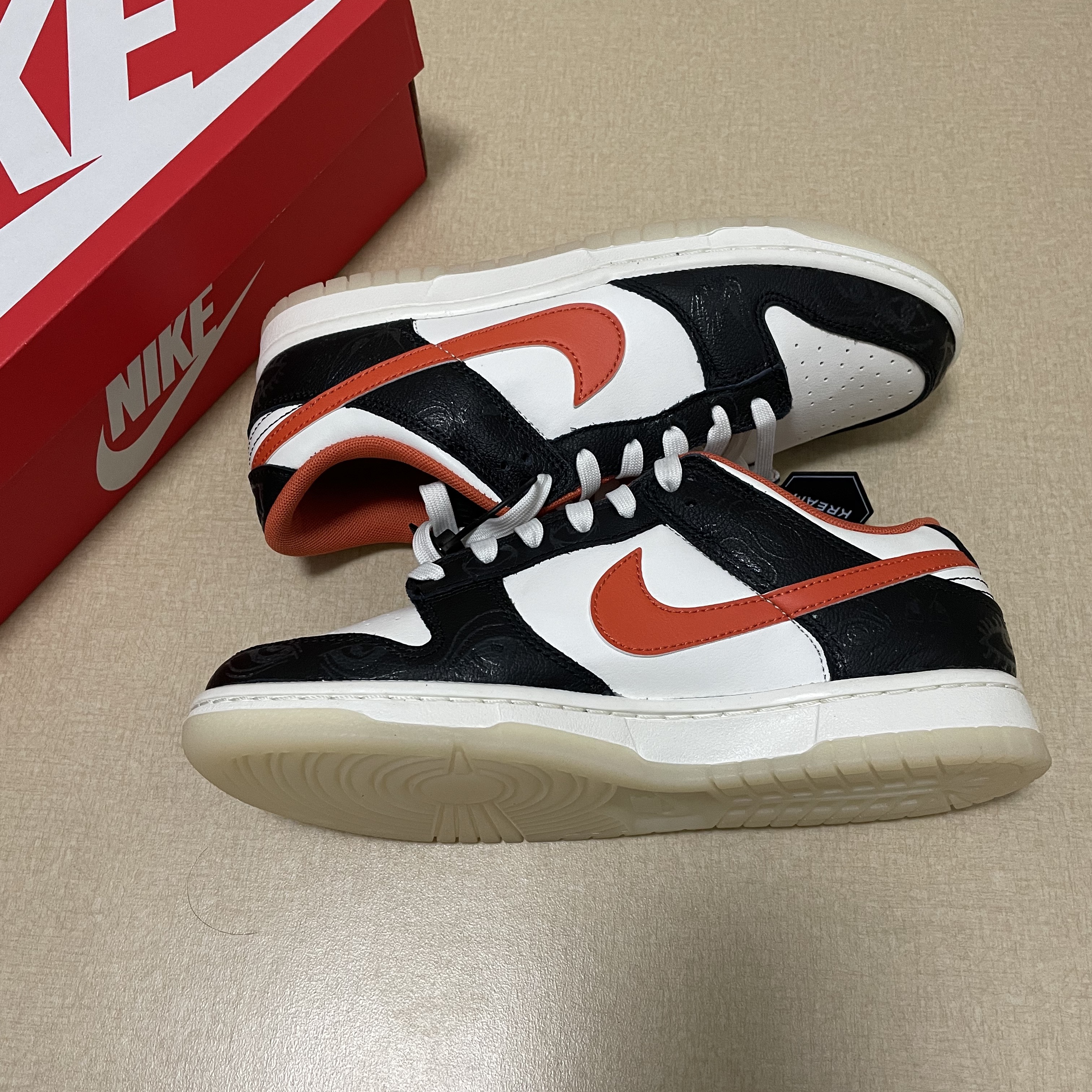 Nike Dunk Low Retro PRM Halloween 착용 스타일