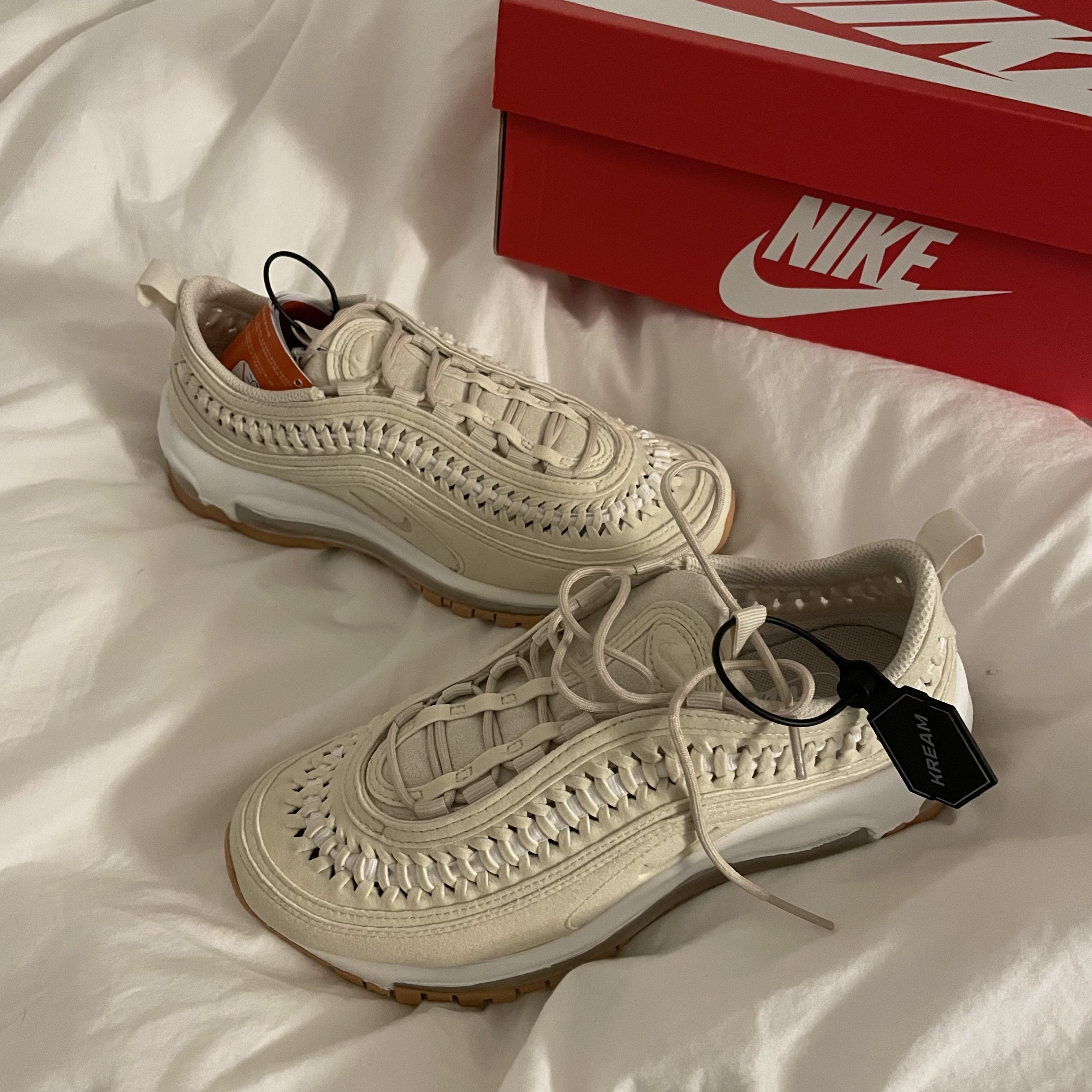 (W) Nike Air Max 97 LX Woven Fossil 착용 스타일