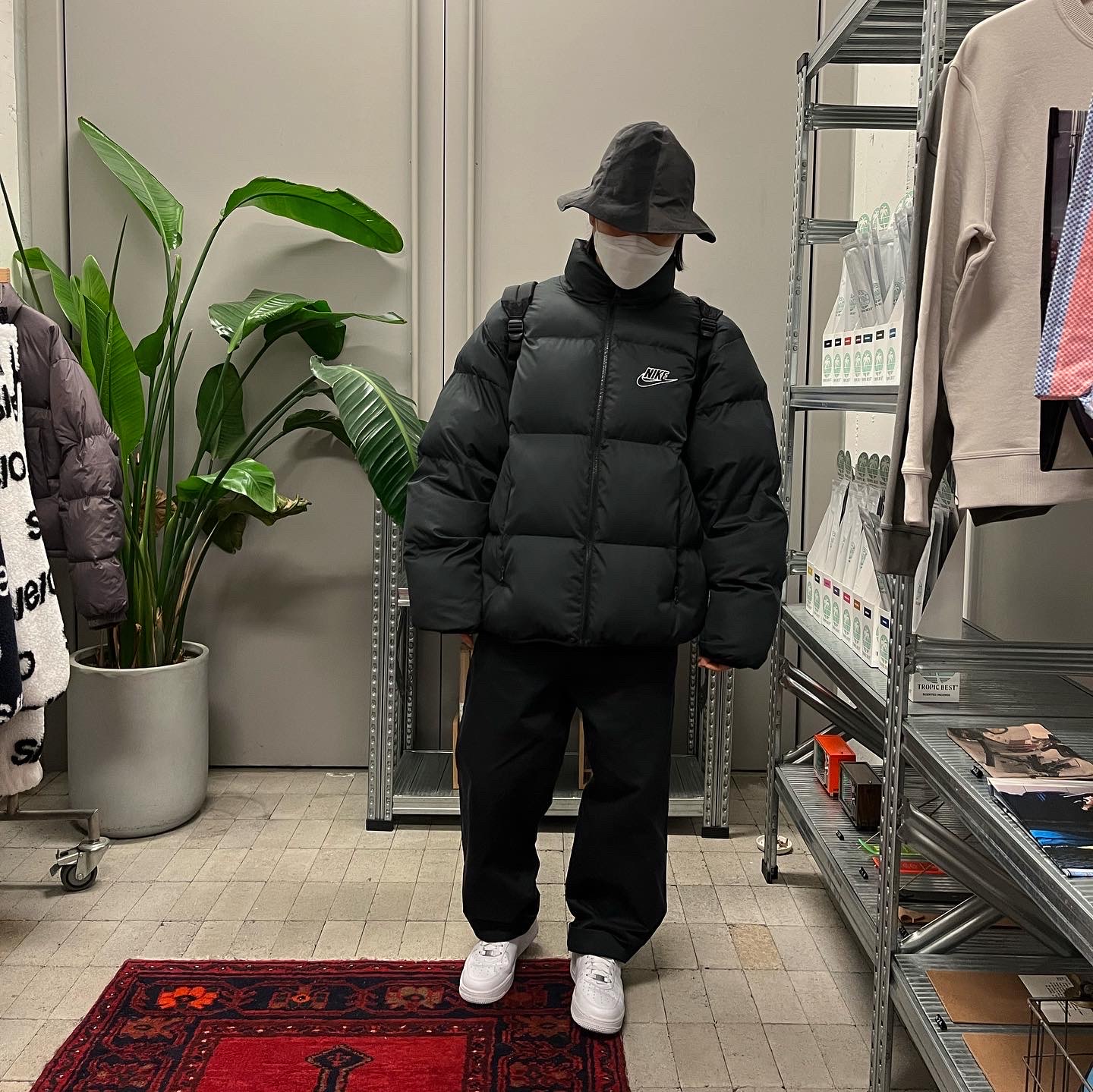 Supreme x Nike Reversible Puffy Jacket Black - 21SS, Nike x Supreme Air Force 1 Low White 착용 스타일 - 2