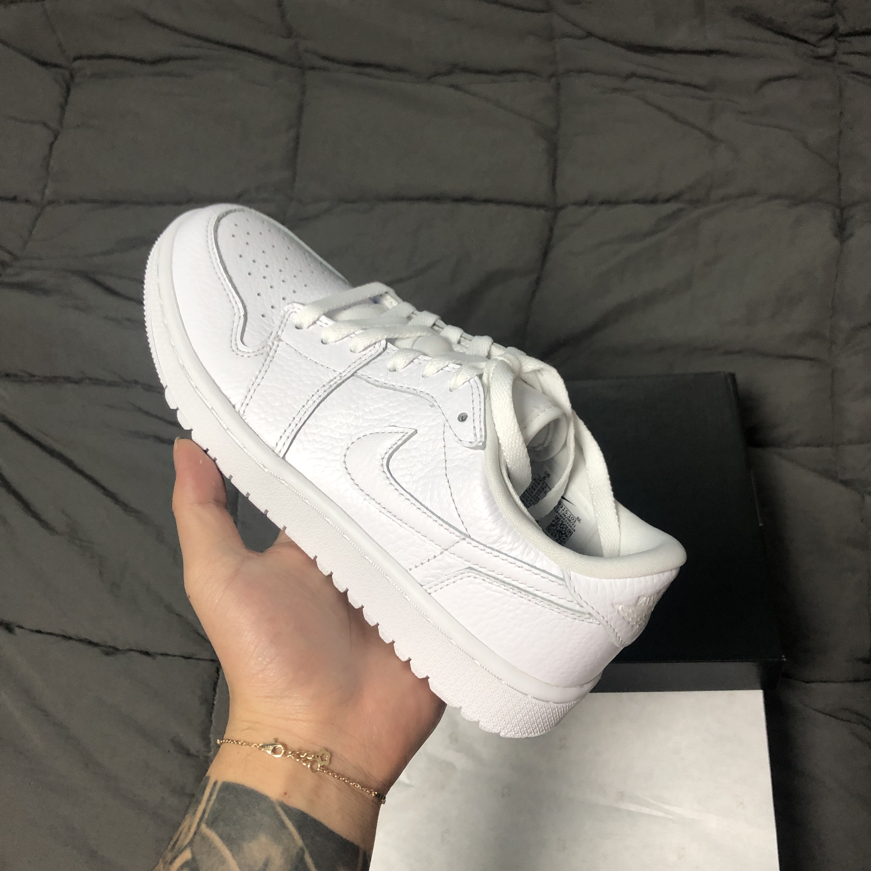 Jordan 1 Low Golf Triple White 착용 스타일 - 2