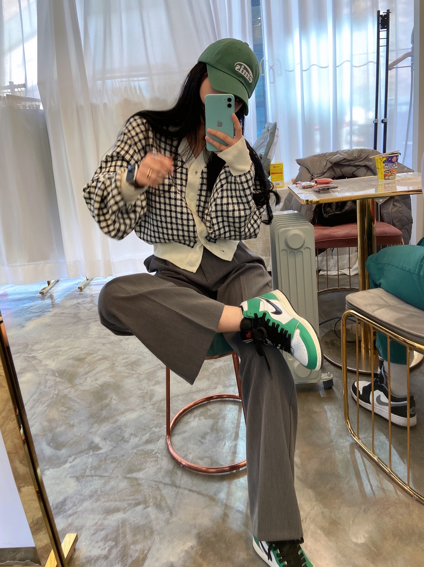 (W) Jordan 1 Retro High OG Lucky Green 착용 스타일 - 1