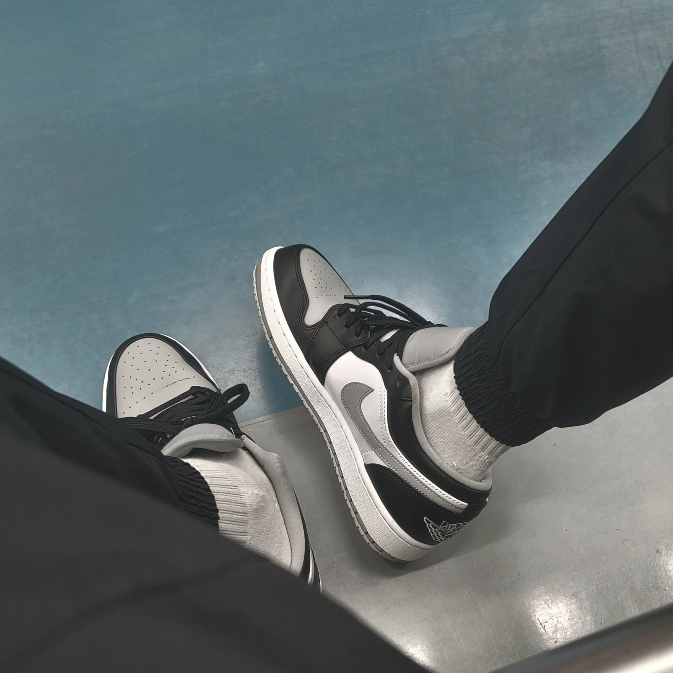 Jordan 1 Low Black Light Smoke Grey 착용 스타일