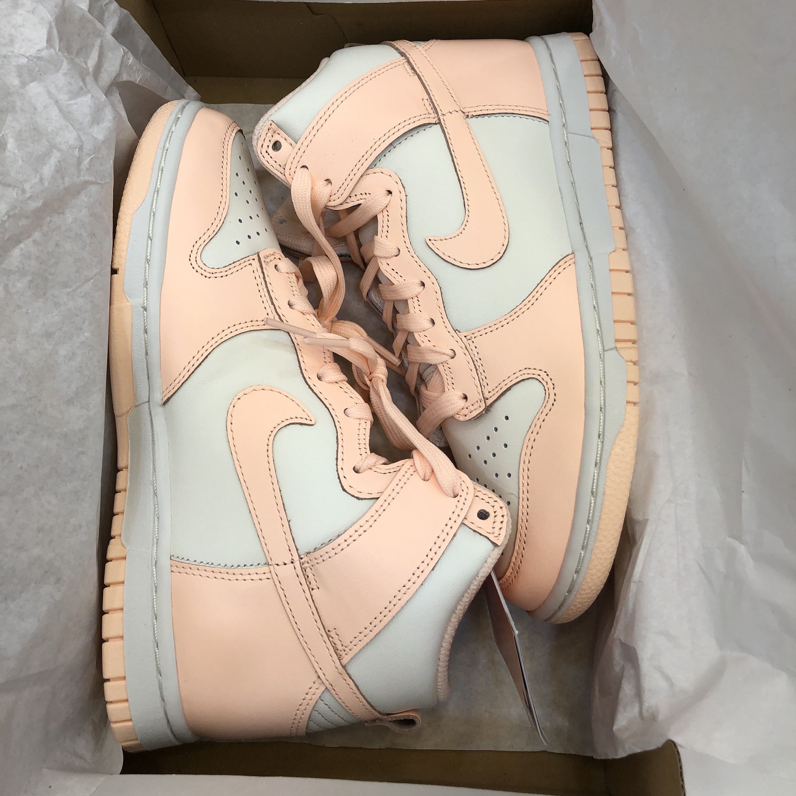 (W) Nike Dunk High Crimson Tint 착용 스타일 - 3