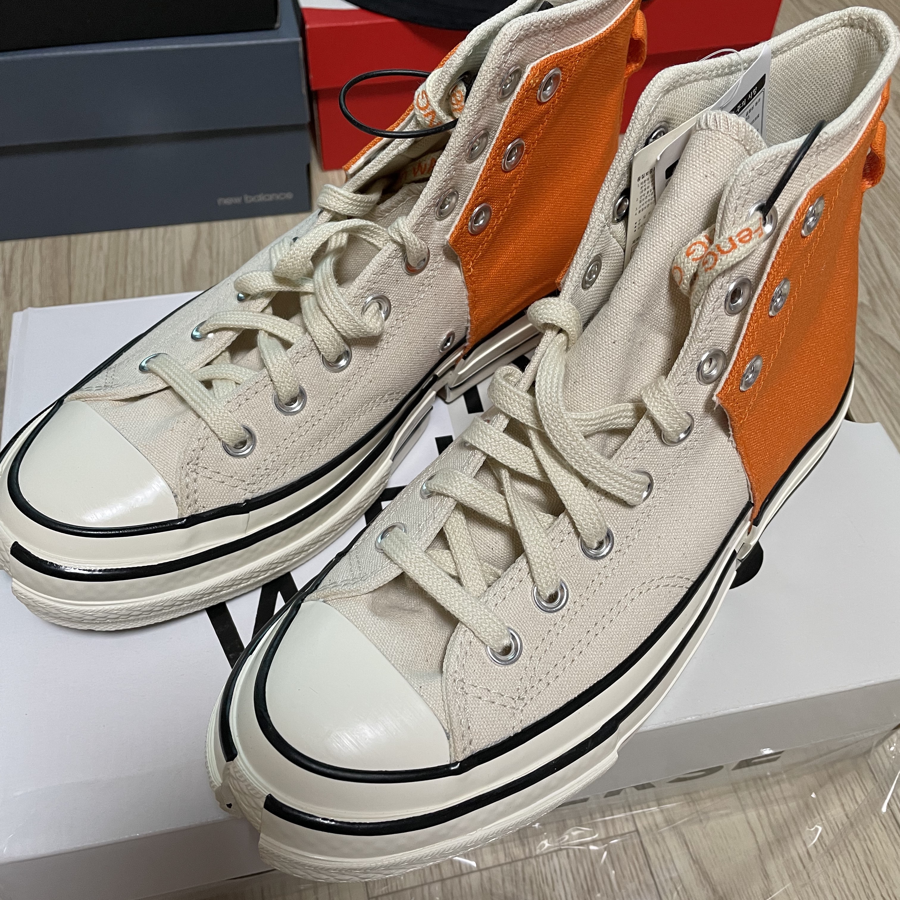 Converse x Feng Chen Wang Chuck 70 2-in-1 Persimmon Orange, Nike x Stussy Bucket Hat Black 착용 스타일 - 2