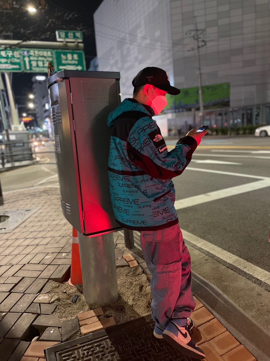 Supreme x The North Face Steep Tech Apogee Jacket Teal - 21FW, Supreme Mesh Pocket Belted Cargo Pants Slate - 21SS 착용 스타일